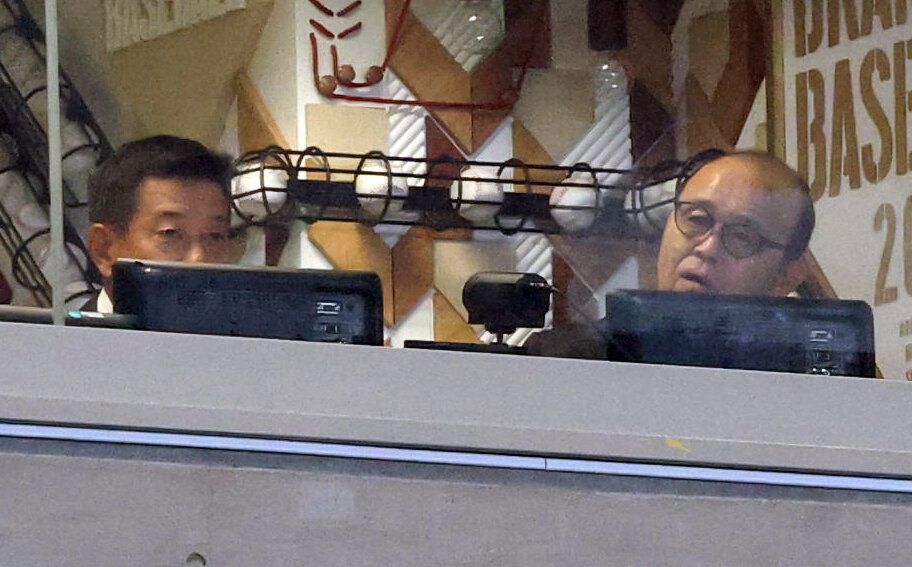 巨人対阪神　解説を務める原辰徳氏（左）と岡田彰布氏（撮影・浅見桂子）