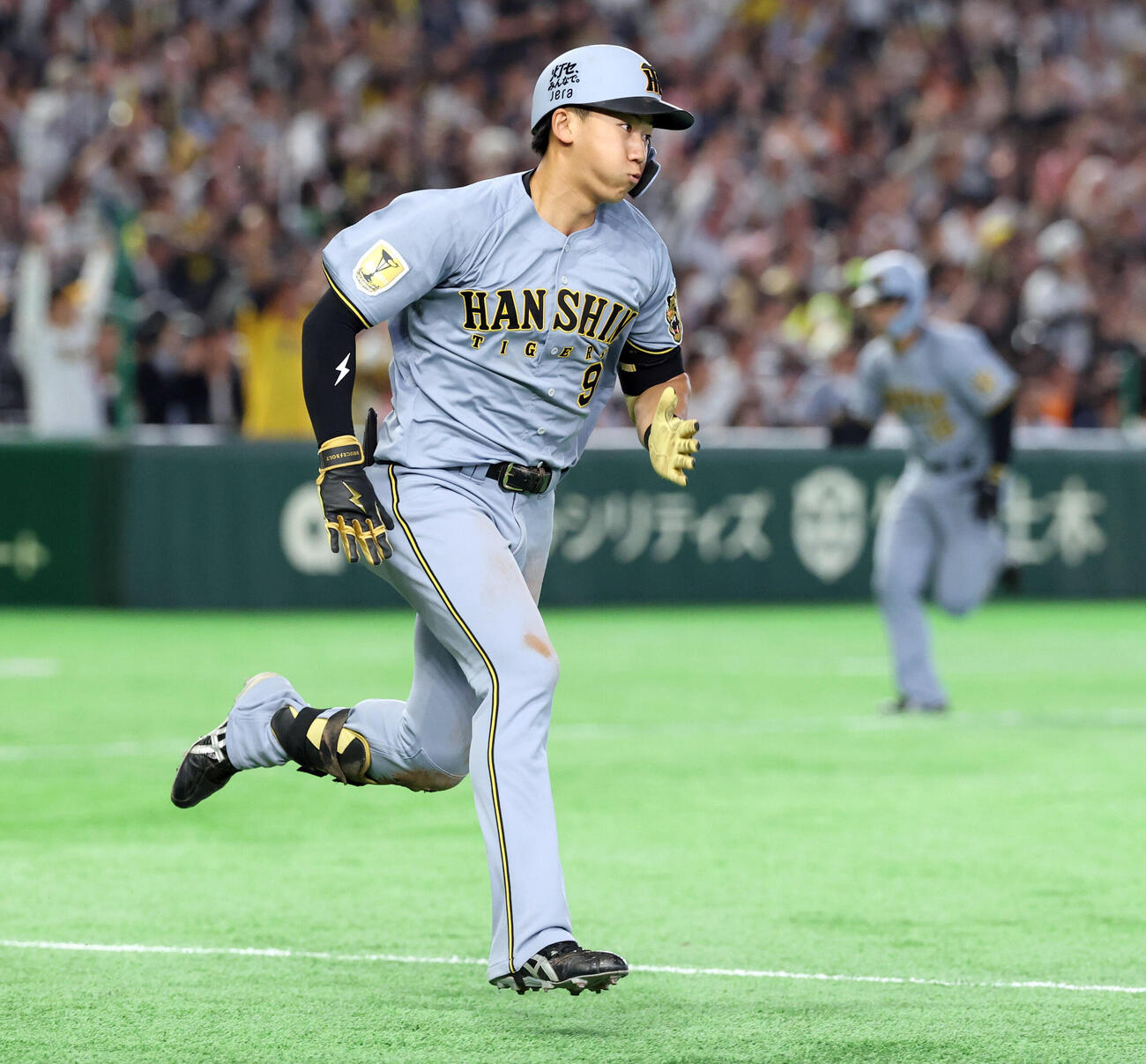 巨人対阪神　4回表阪神1死二、三塁、立石正広は適時打を放つ（撮影・浅見桂子）