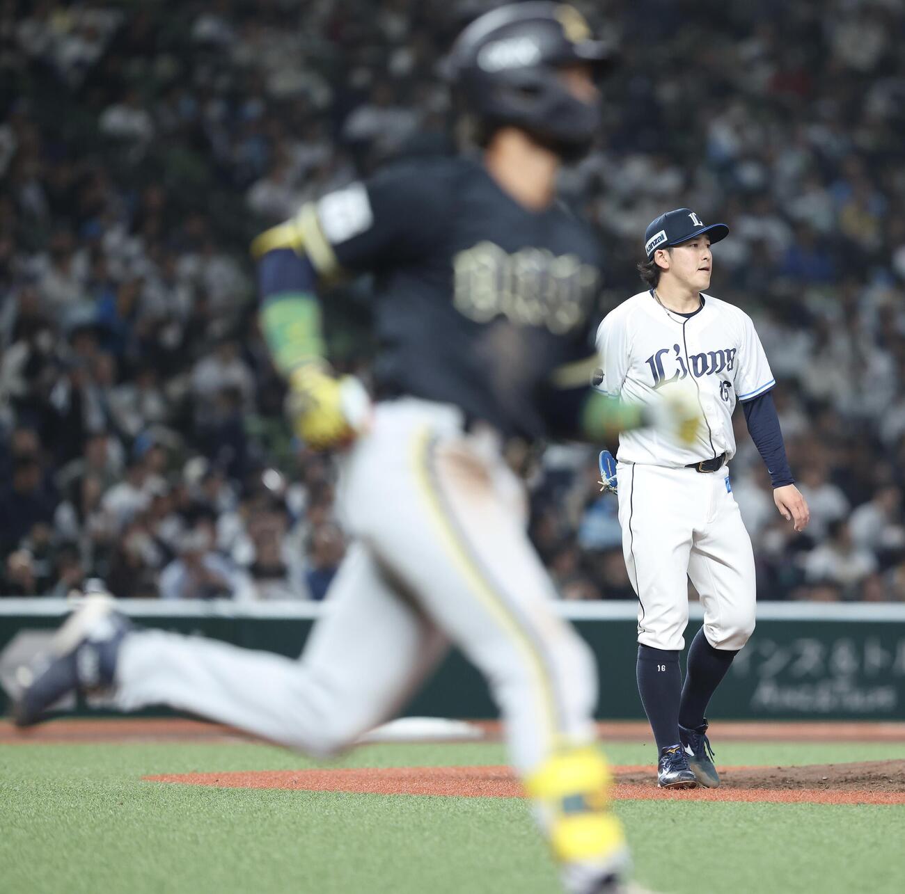西武対オリックス　6回表オリックス1死、宗佑磨に右前打を浴びる隅田知一郎（撮影・河田真司）