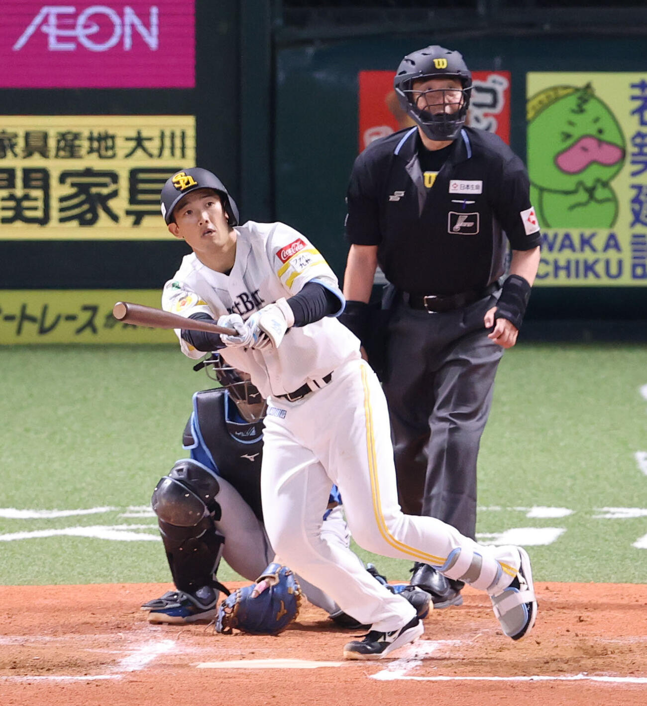 ソフトバンク対日本ハム　7回裏ソフトバンク1死、山本祐大は左中間に本塁打を放つ（撮影・梅根麻紀）