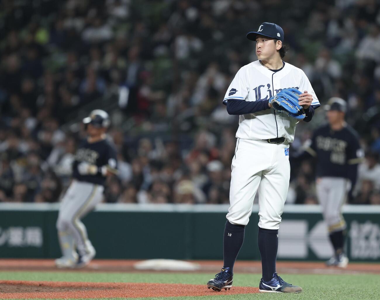 西武対オリックス　3回表オリックス1死、森友哉に左前打を浴びる隅田知一郎（撮影・河田真司）