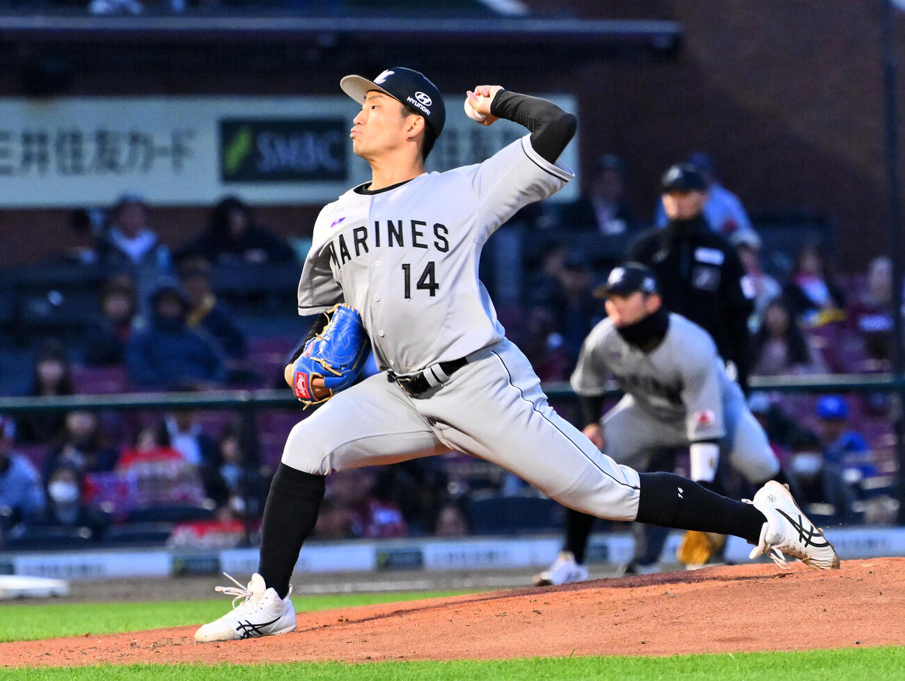 楽天対ロッテ　ロッテ先発の小島和哉（撮影・滝沢徹郎）
