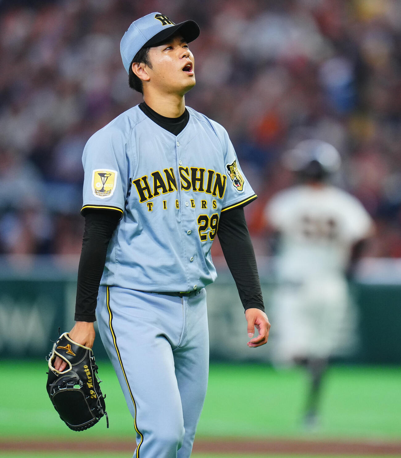巨人対阪神　6回裏の登板を終え失点を許した阪神先発の高橋遥人は悔しげな表情（撮影・垰建太）