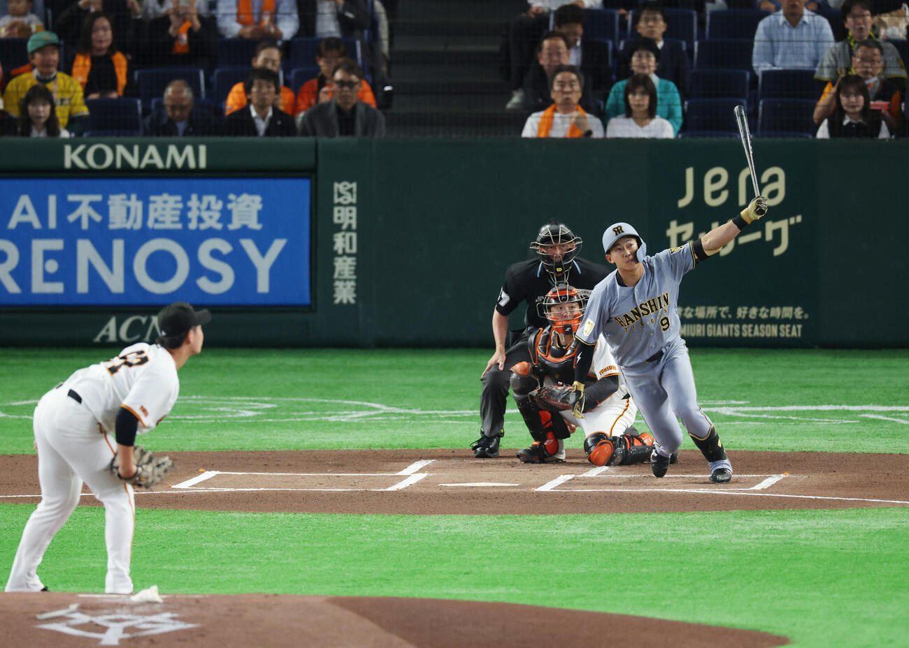 巨人対阪神　1回表阪神無死、二塁打を放つ立石正広。投手は井上温大（撮影・増田悦実）