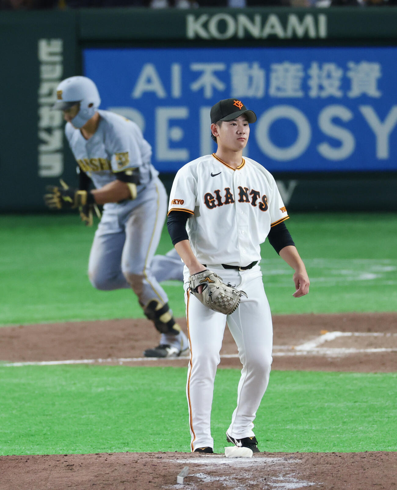 巨人対阪神　4回表阪1死二、三塁、立石正広に適時打を浴びる井上温大（撮影・増田悦実）