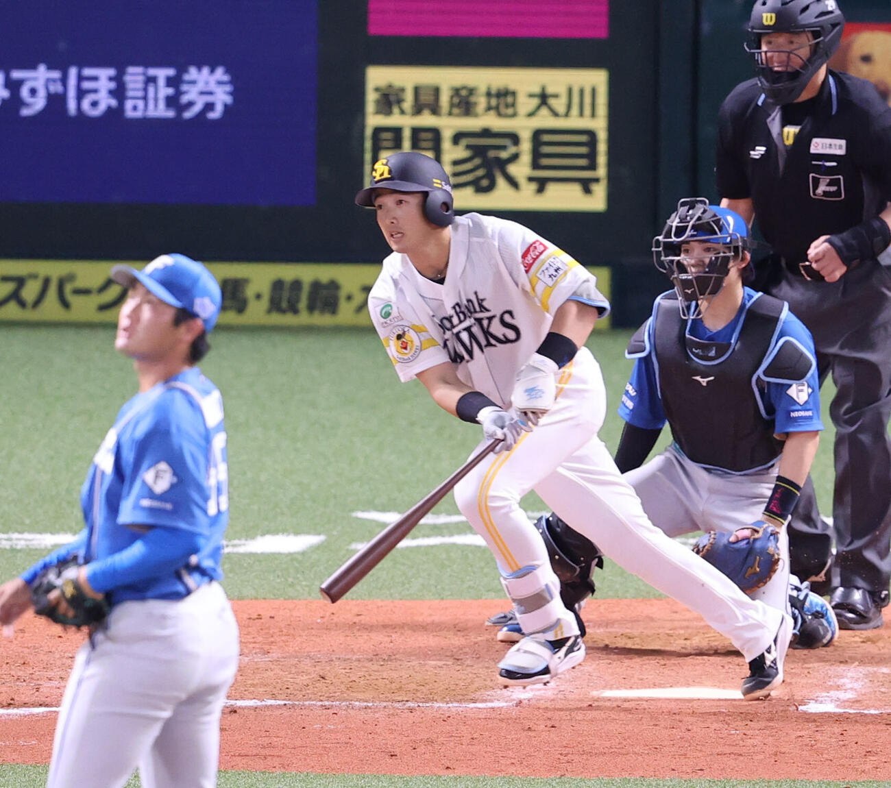 ソフトバンク対日本ハム　7回裏ソフトバンク2死満塁、山本祐大は右前適時打を放つ（撮影・梅根麻紀）