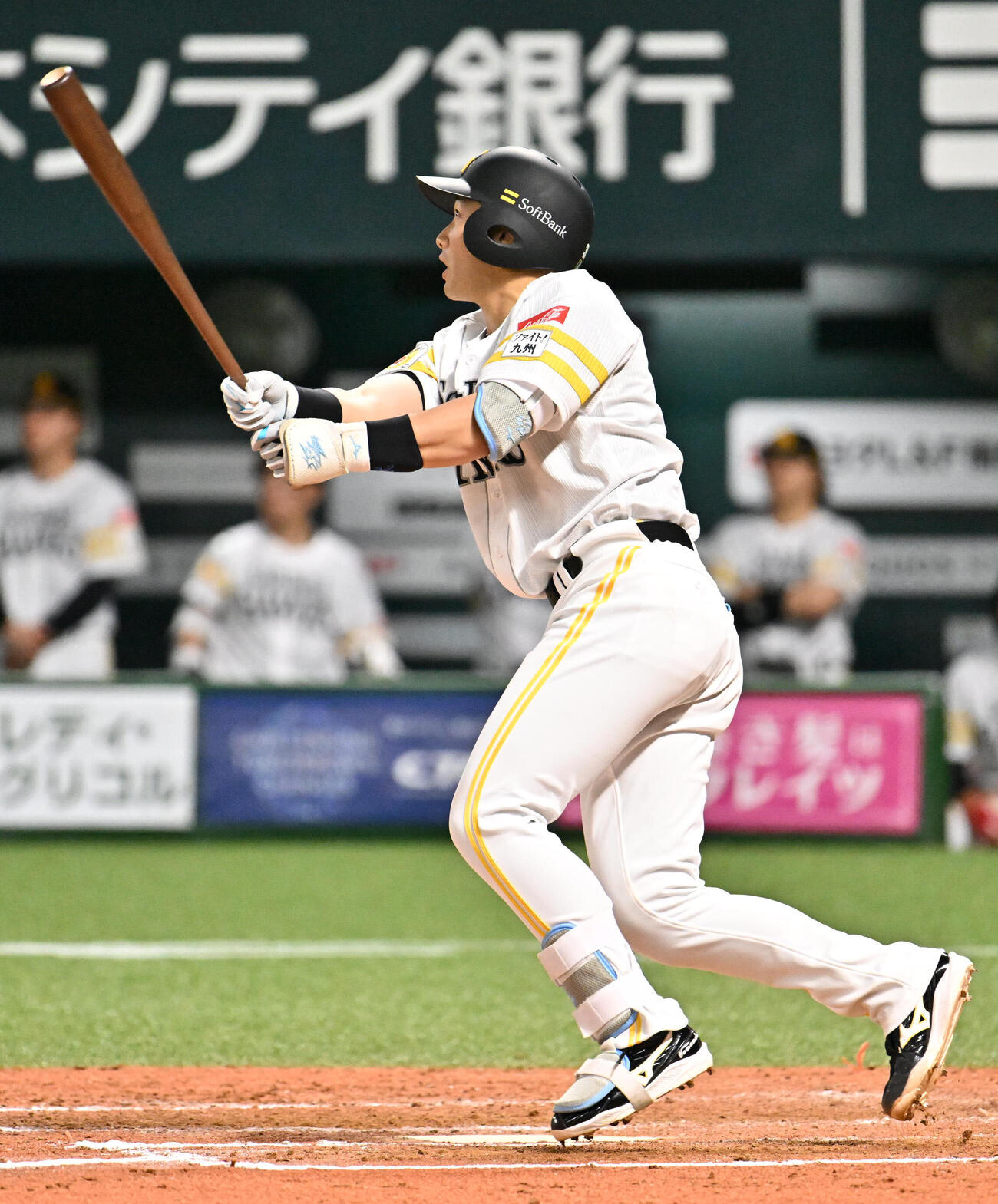 ソフトバンク対日本ハム　7回裏ソフトバンク2死満塁、山本祐大は適時打を放つ（撮影・林敢治）