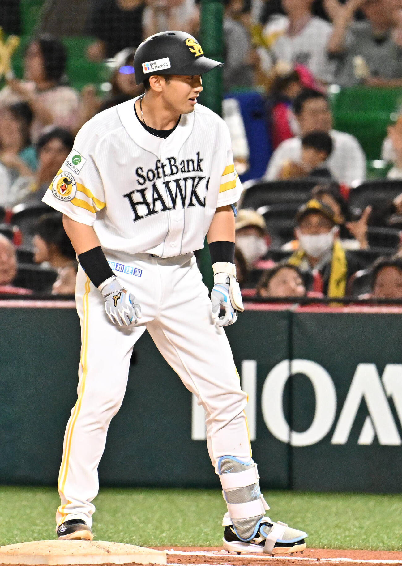 ソフトバンク対日本ハム　7回裏ソフトバンク2死満塁、山本祐大は適時打を放つ（撮影・林敢治）