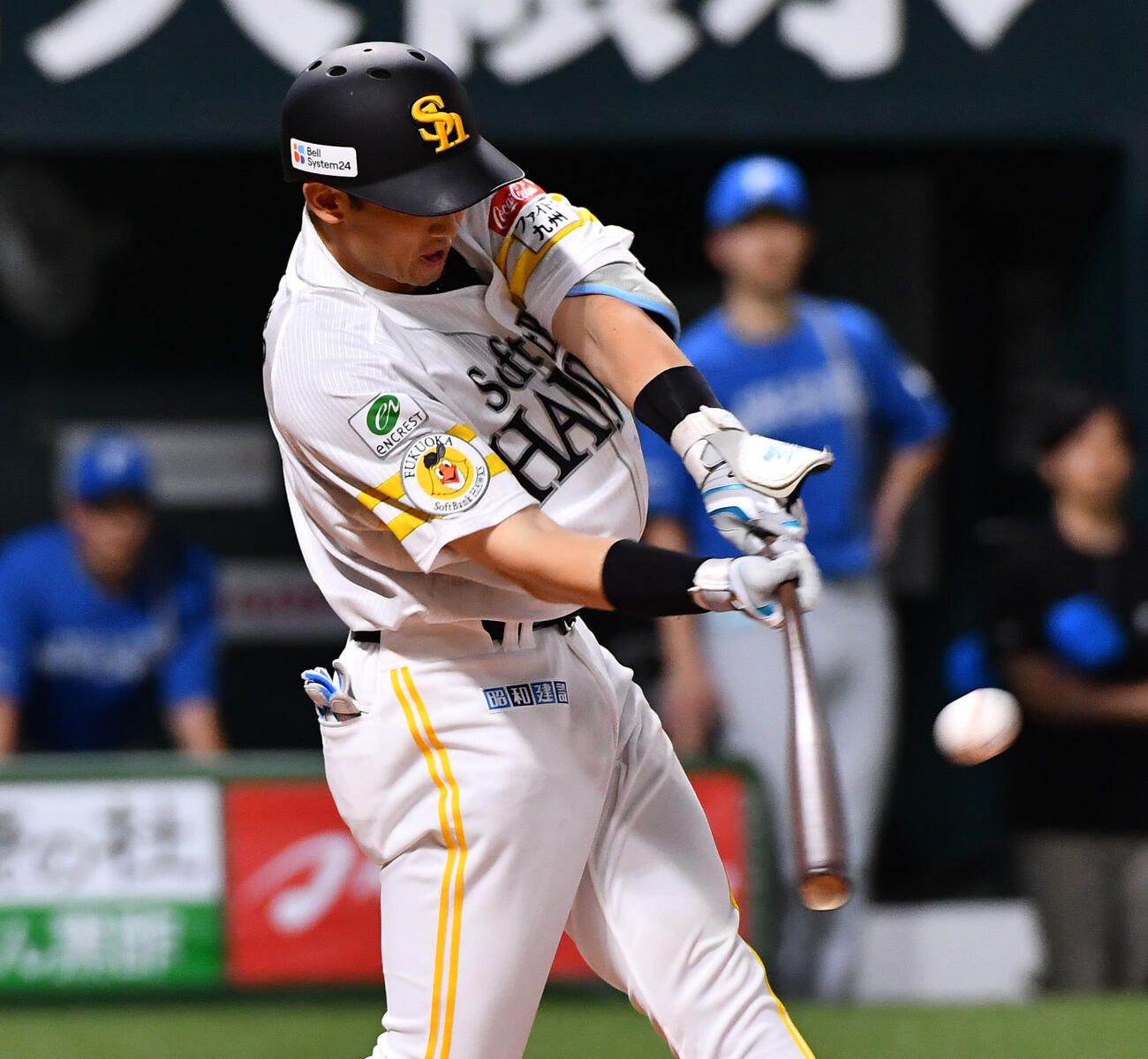 ソフトバンク対日本ハム　7回裏ソフトバンク2死満塁、山本祐大は右前3点適時打を放つ（撮影・岩下翔太）