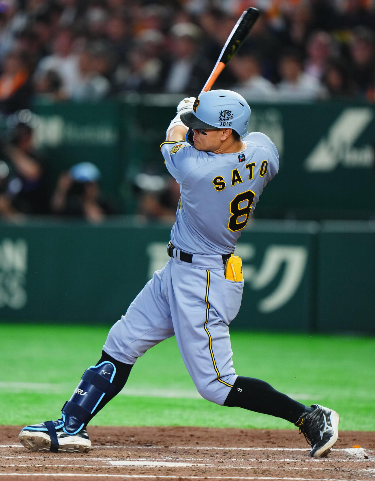 巨人対阪神　3回表阪神1死二塁、適時二塁打を放つ佐藤輝明（撮影・垰建太）