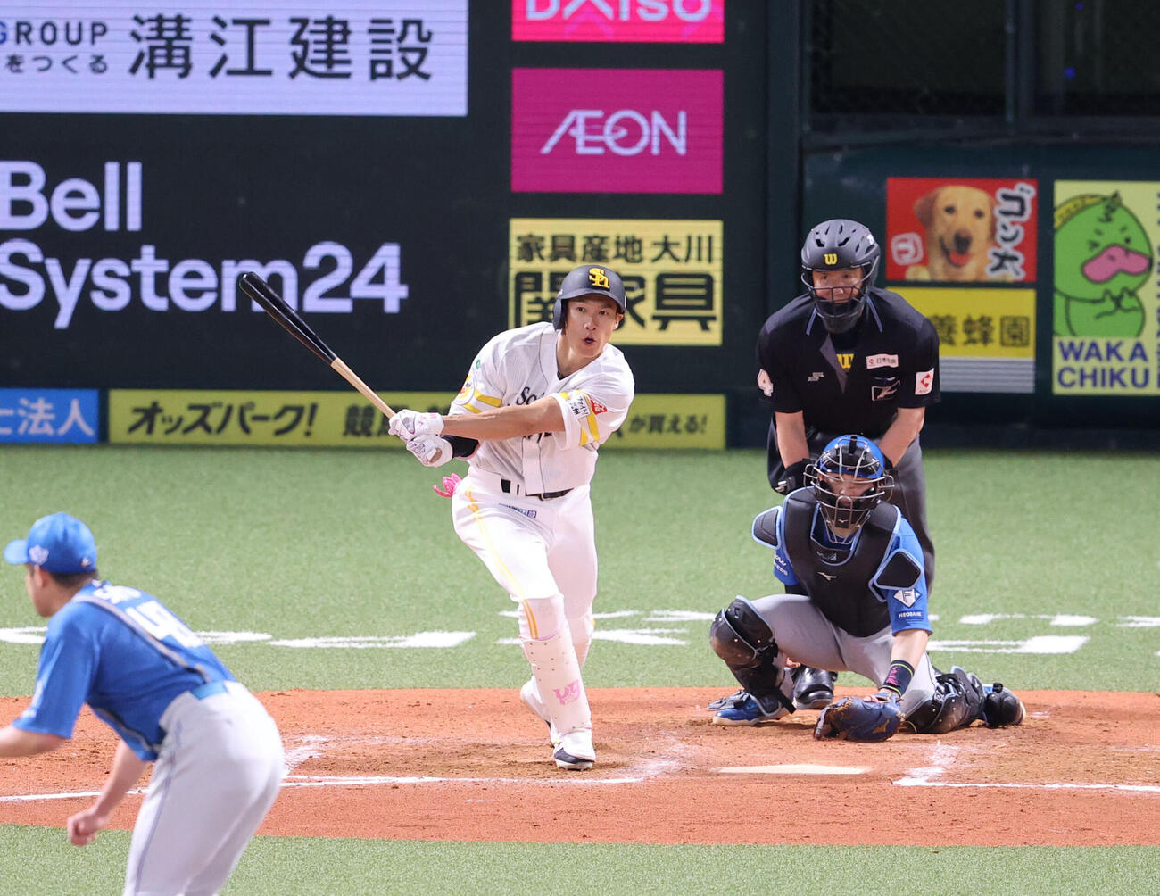 ソフトバンク対日本ハム　7回裏ソフトバンク2死一、三塁、柳田悠岐は中前適時打を放つ（撮影・梅根麻紀）