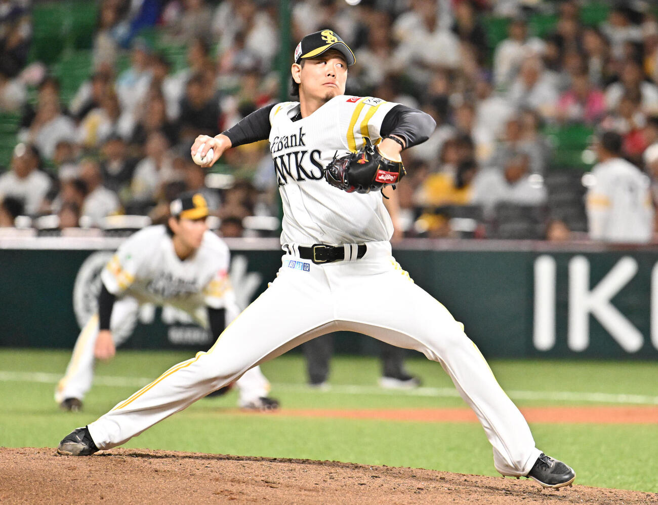 ソフトバンク対日本ハム　ソフトバンク2番手投手の上茶谷大河（撮影・林敢治）