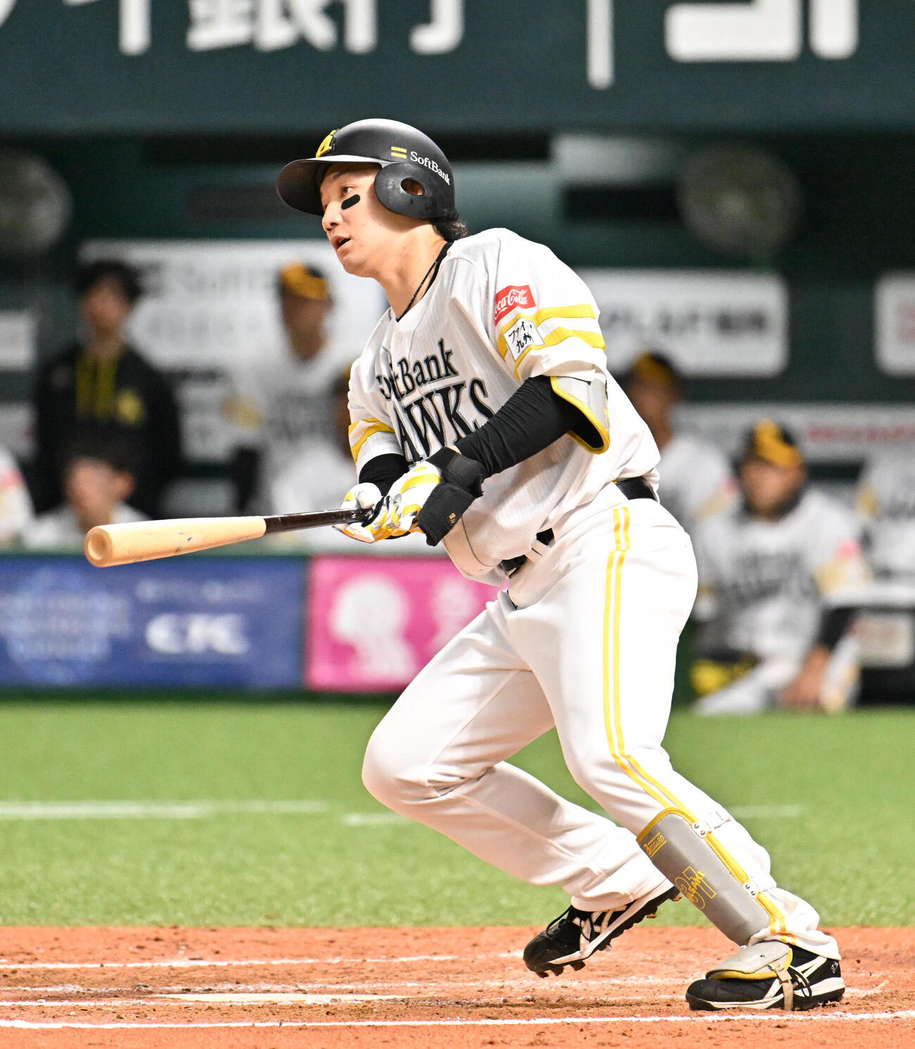 ソフトバンク対日本ハム　7回裏ソフトバンク2死二塁、正木智也は適時打を放つ（撮影・林敢治）