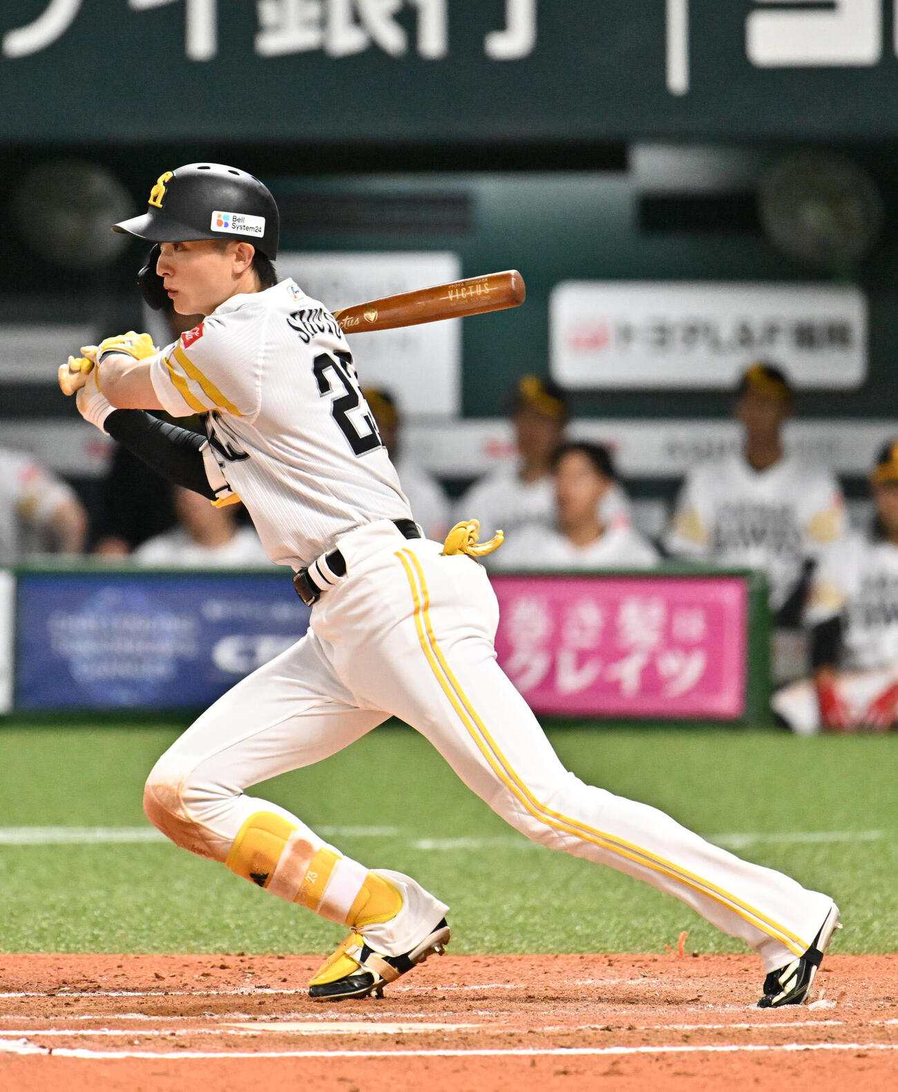 ソフトバンク対日本ハム　7回裏ソフトバンク2死一塁、周東佑京は中前安打を放つ（撮影・林敢治）