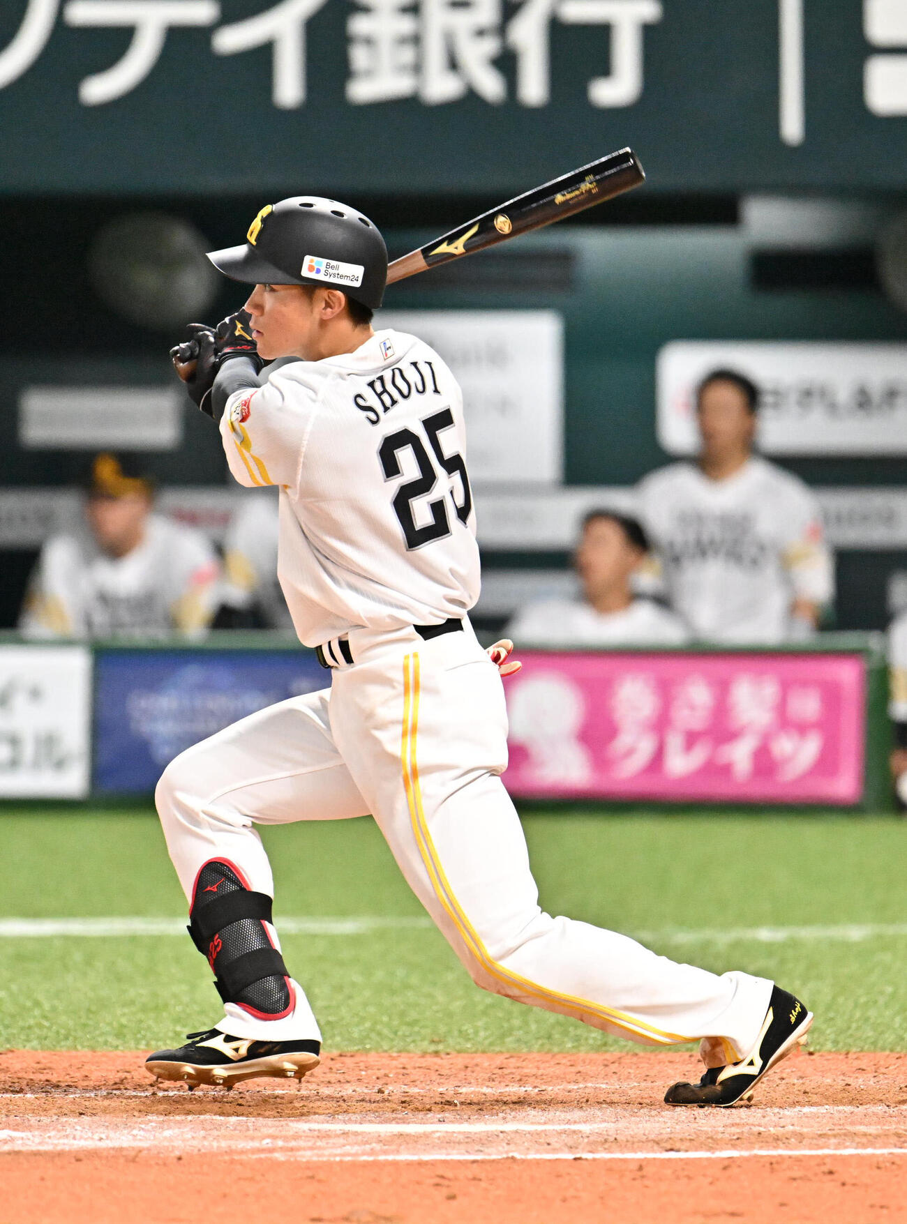ソフトバンク対日本ハム　7回裏ソフトバンク2死一塁、庄子雄大は安打を放つ（撮影・林敢治）