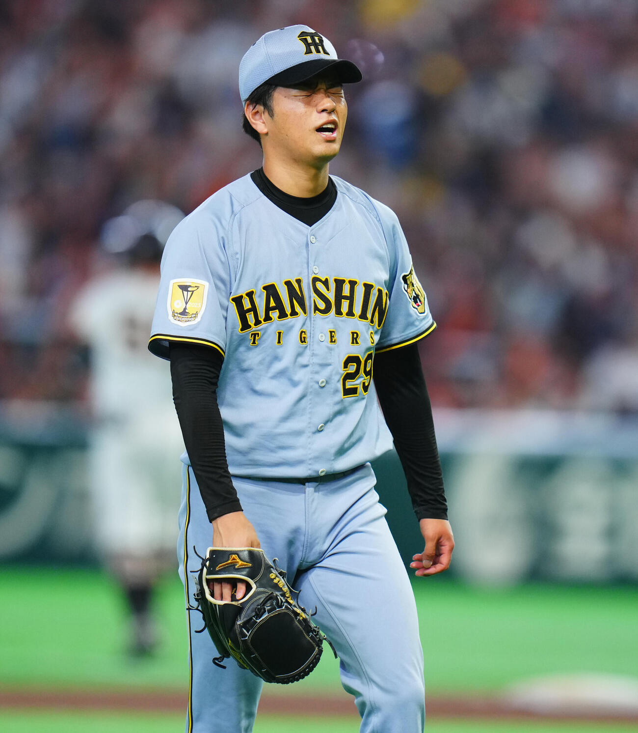 巨人対阪神　6回裏の登板を終え失点を許した阪神先発の高橋遥人は悔しげな表情（撮影・垰建太）