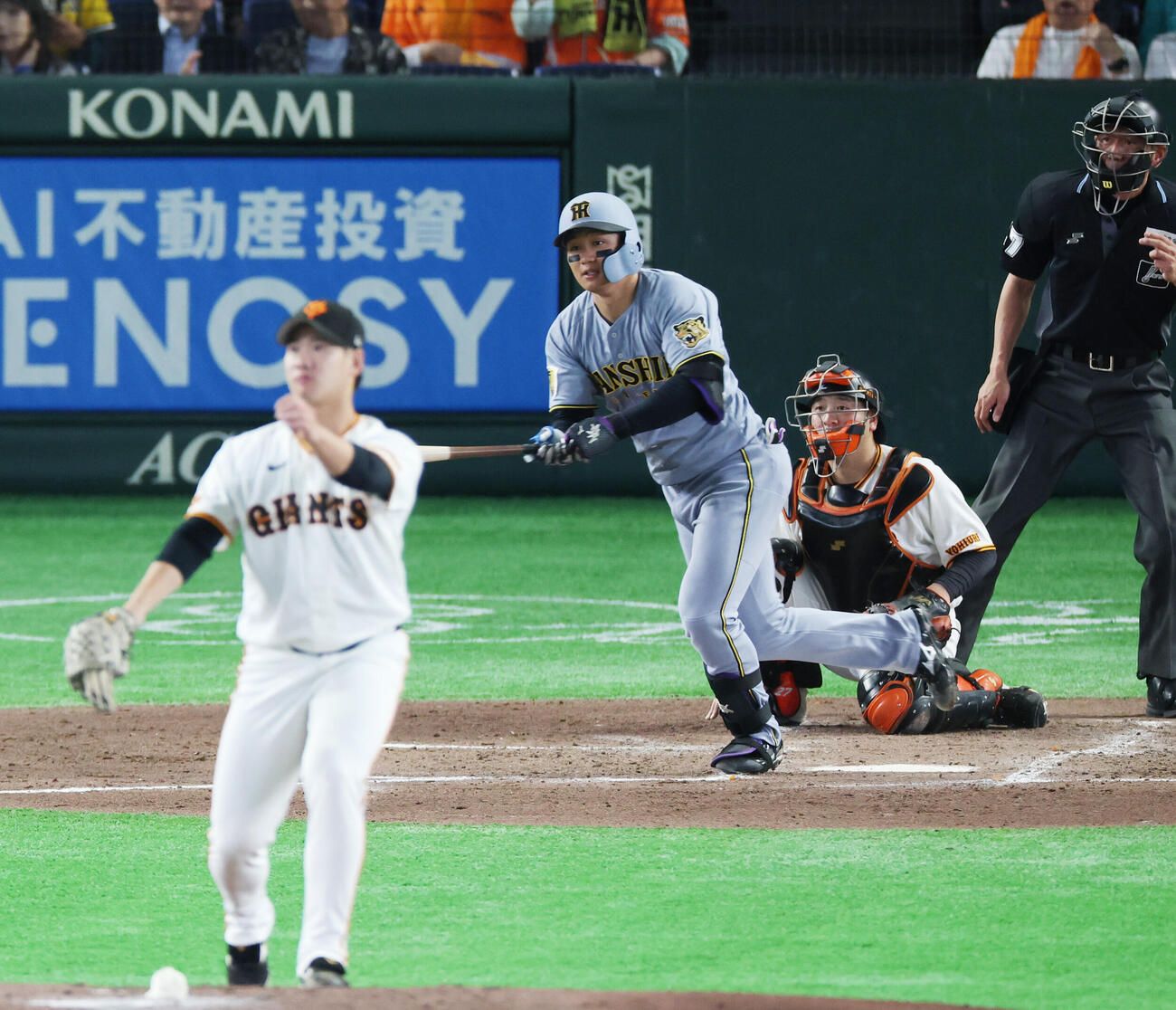 巨人対阪神　3回表阪神1死二塁、適時二塁打を放つ森下翔太。投手は井上温大（撮影・増田悦実）