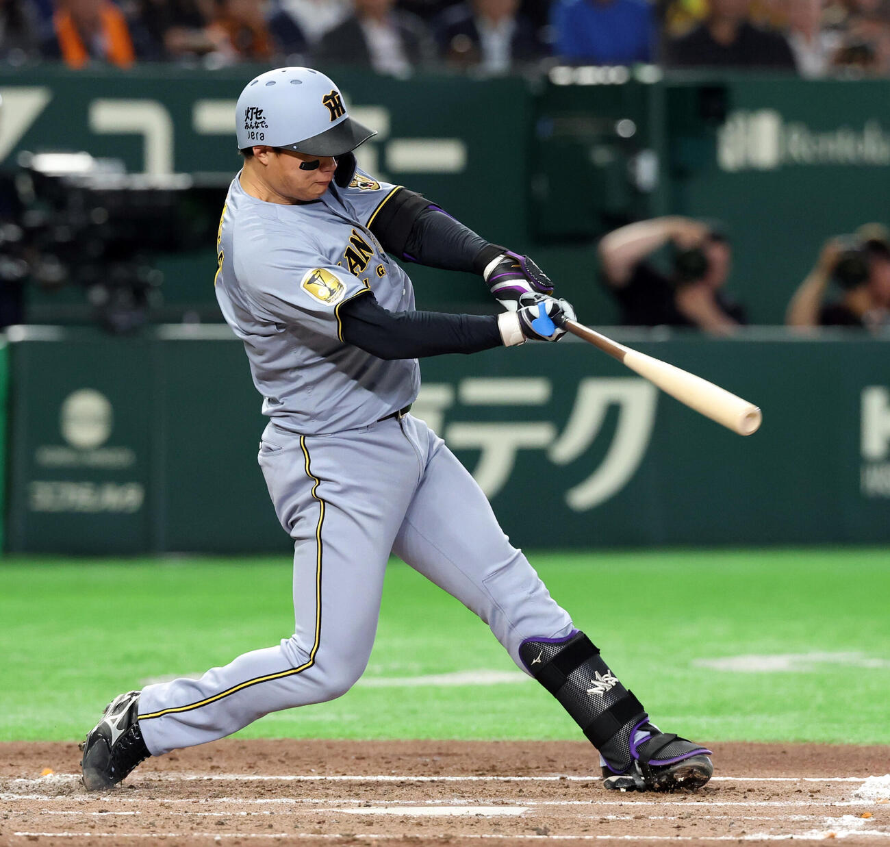巨人対阪神　3回表阪神1死二塁、森下翔太は適時二塁打を放つ（撮影・浅見桂子）