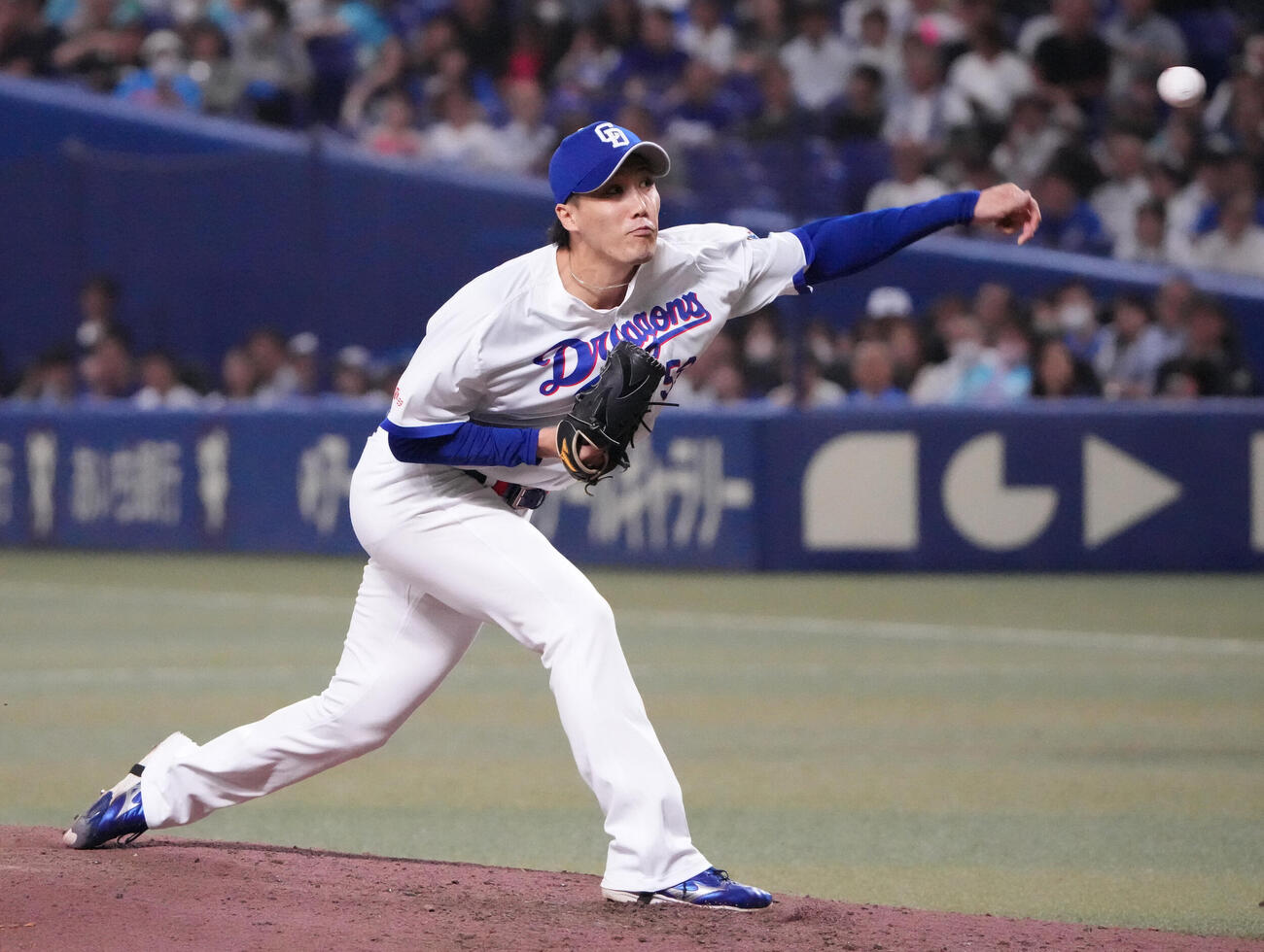 中日対広島　7回表広島2死一塁、中日2番手で登板する斎藤綱記（撮影・森本幸一）
