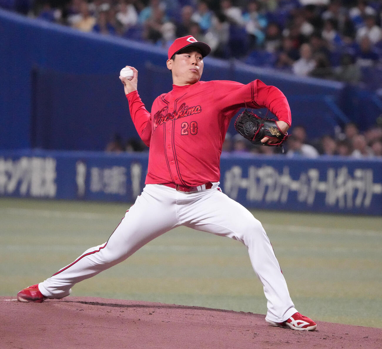 中日対広島　1回裏、登板する広島先発の栗林良吏（撮影・森本幸一）