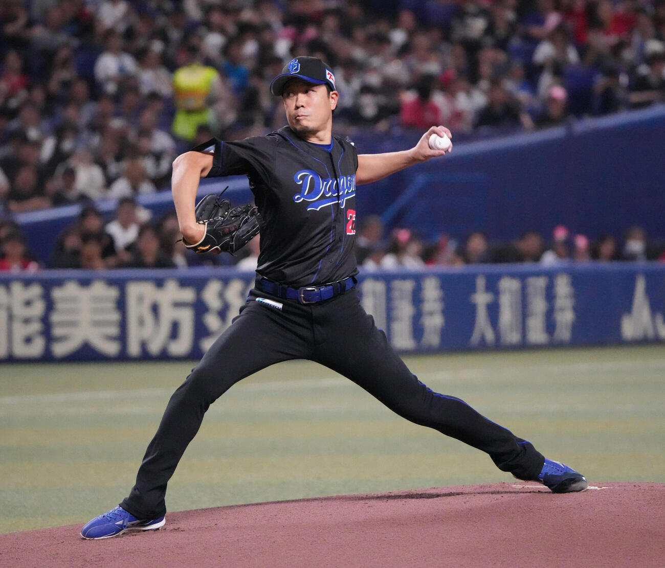 中日対広島　1回表、登板する中日先発の大野雄大（撮影・森本幸一）＝2026年5月23日