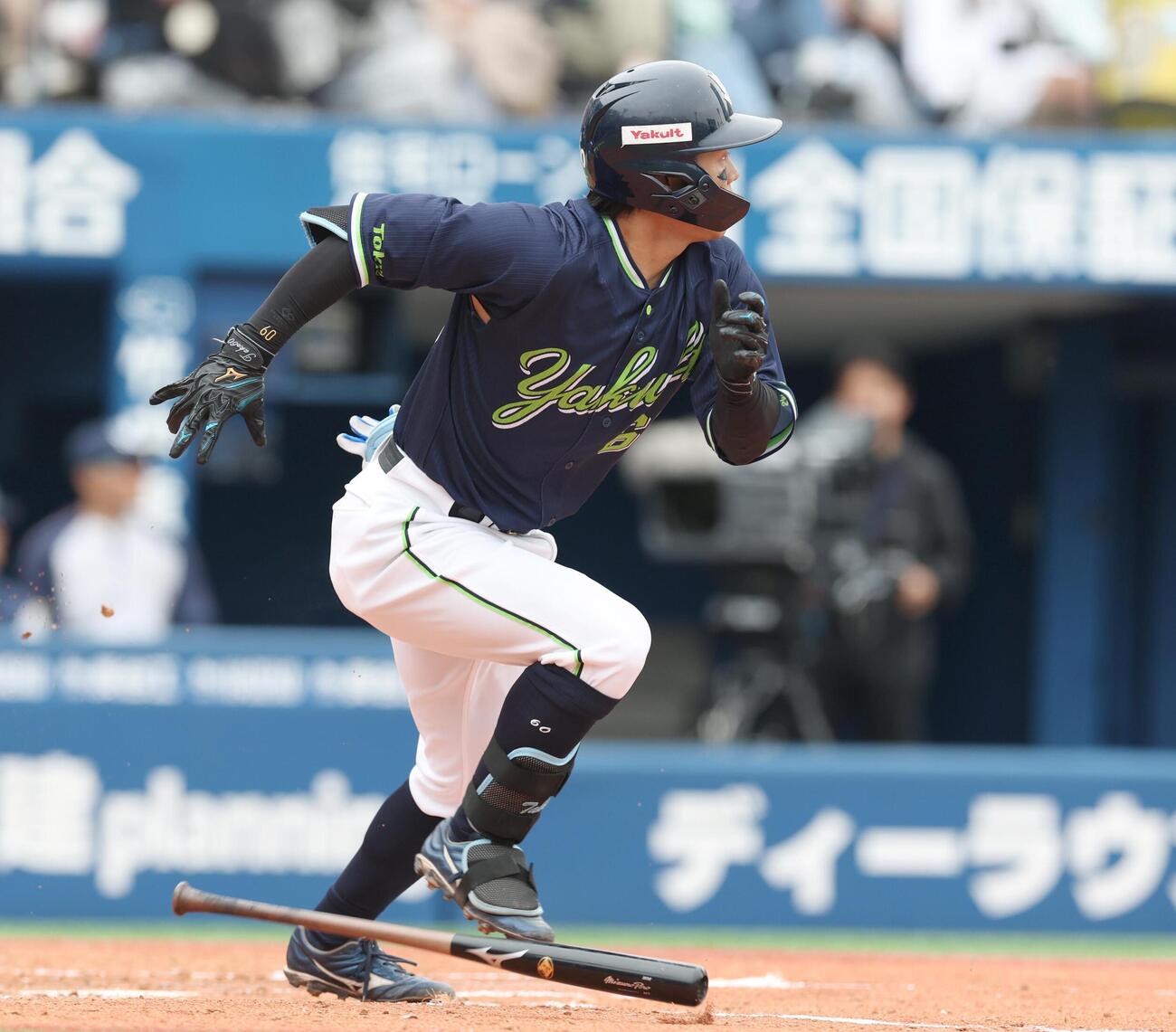 DeNA対ヤクルト　1回表ヤクルト2死二塁、適時二塁打を放つ武岡龍世（撮影・黒川智章）