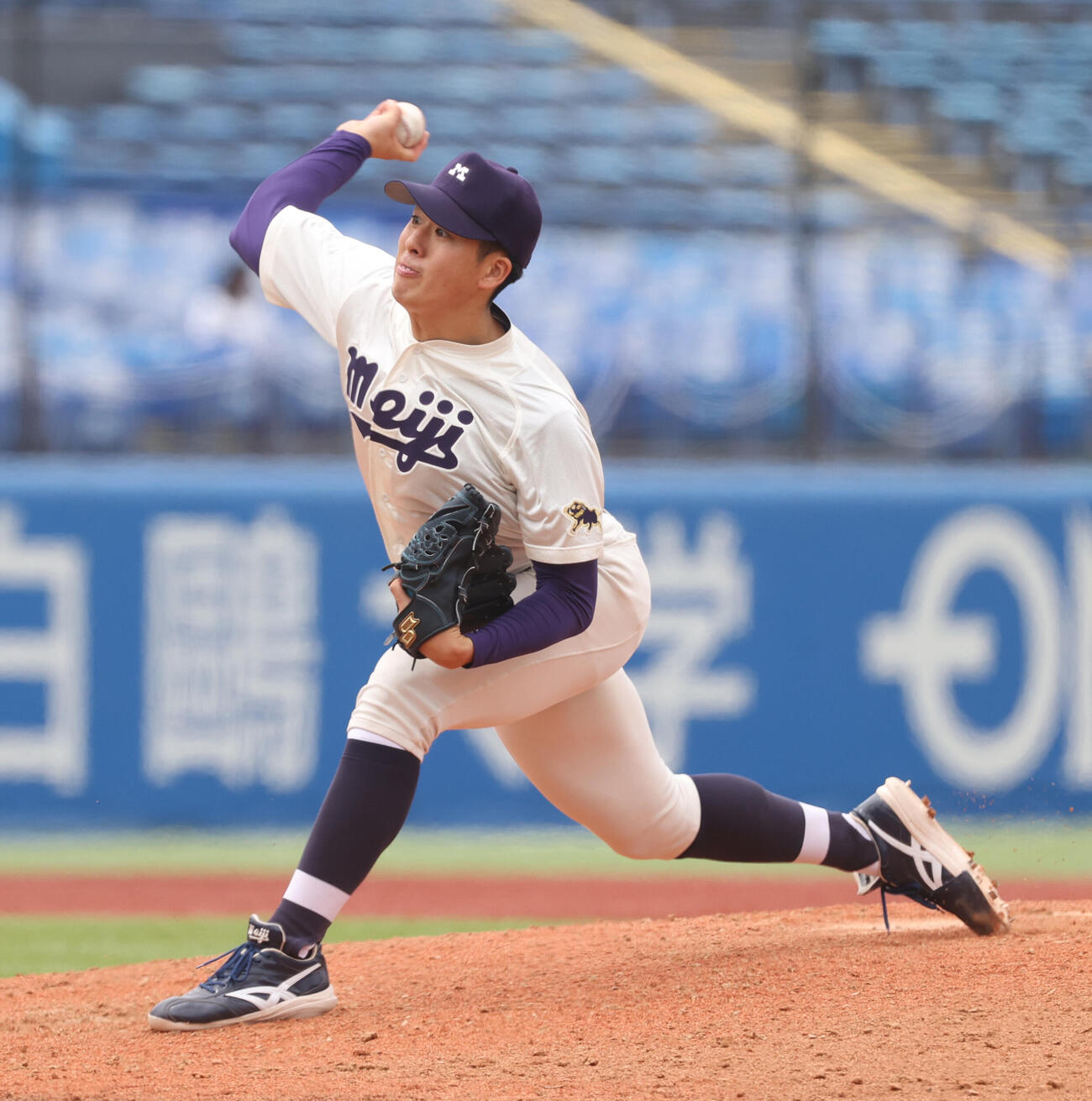 6大学野球　明大対法大　9回から登板した明大・松本直（撮影・柴田隆二）