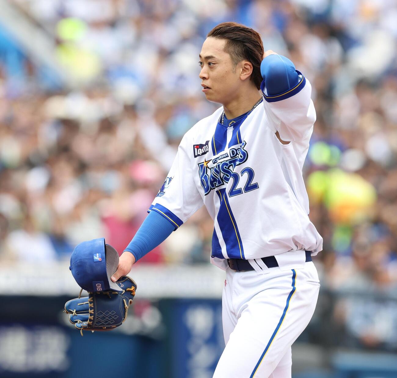 DeNA対ヤクルト　1回表、6失点し引き揚げる入江大生（撮影・黒川智章）