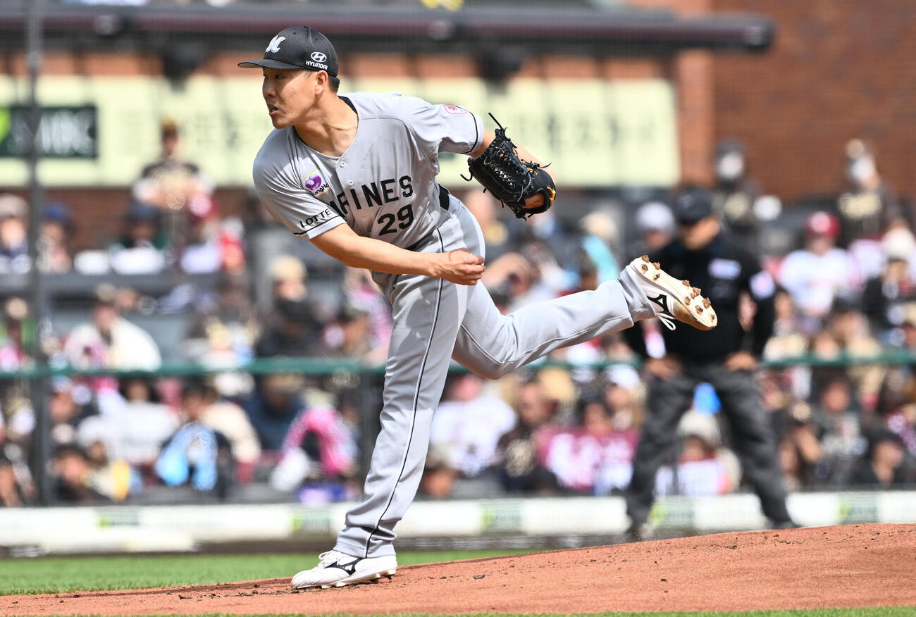 楽天対ロッテ　ロッテ先発の西野勇士（撮影・滝沢徹郎）