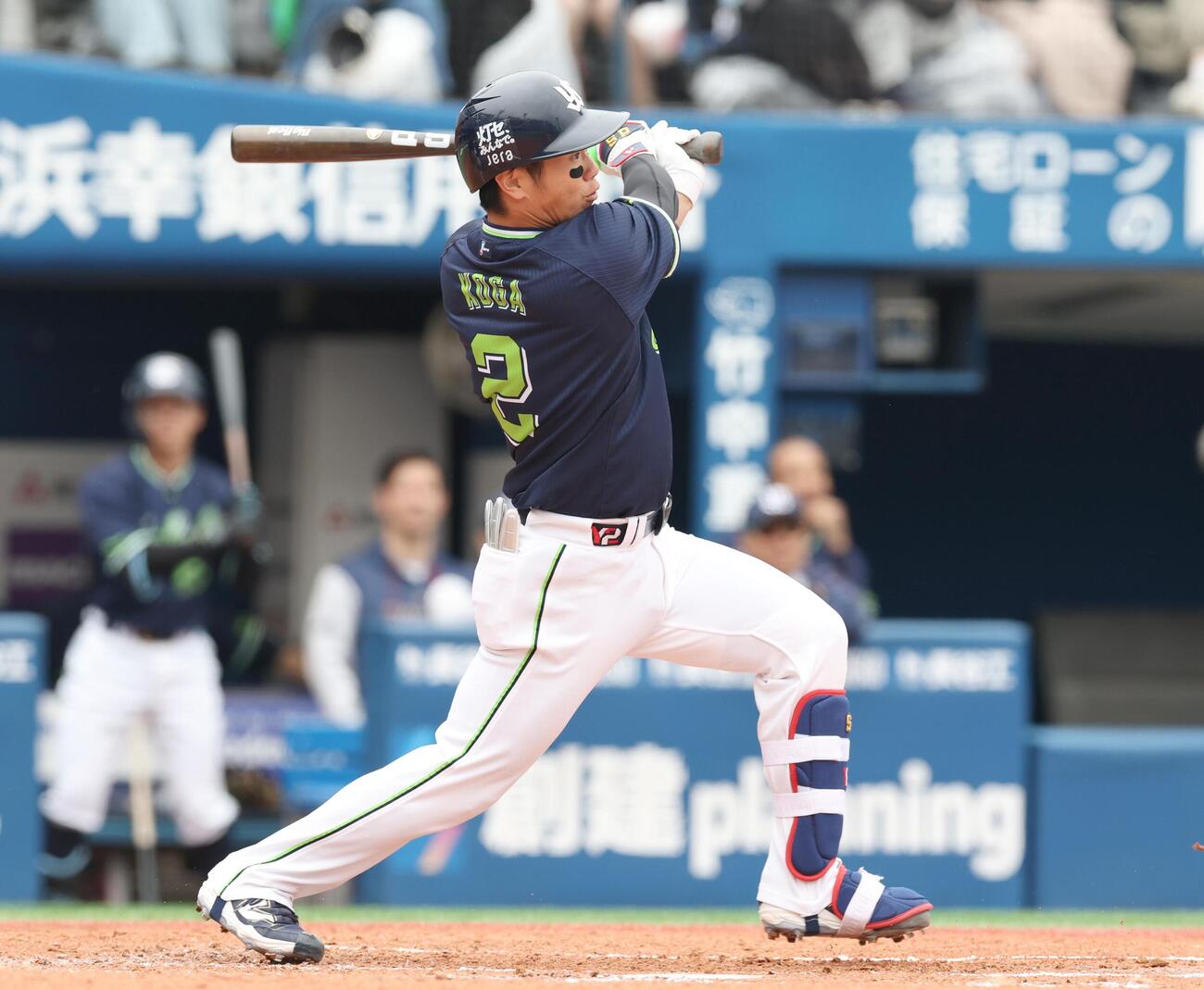 DeNA対ヤクルト　1回表ヤクルト2死満塁、2点適時打を放つ古賀優大（撮影・黒川智章）