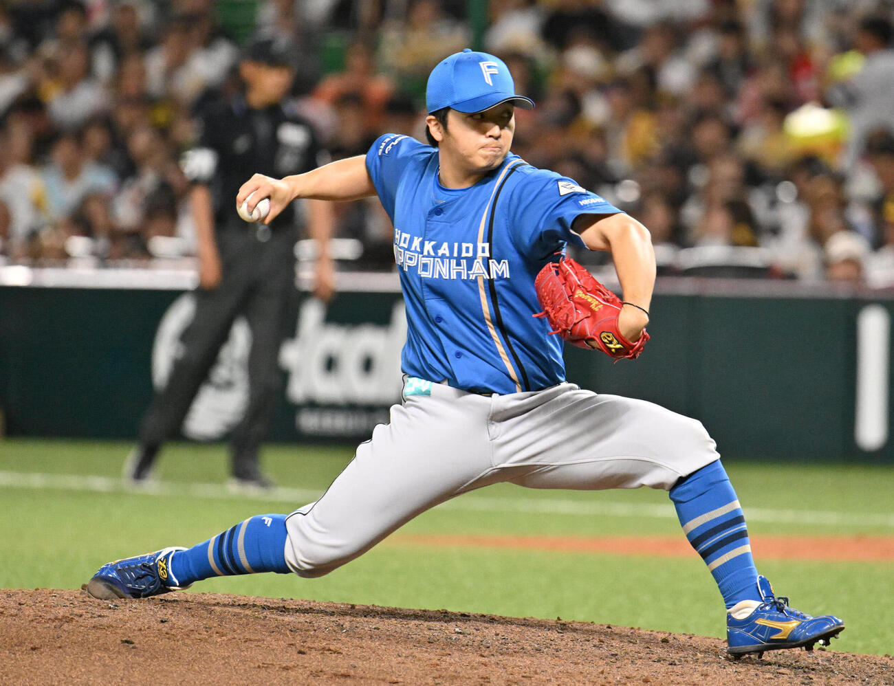 ソフトバンク対日本ハム　日本ハム2番手投手の山本拓実（撮影・林敢治）