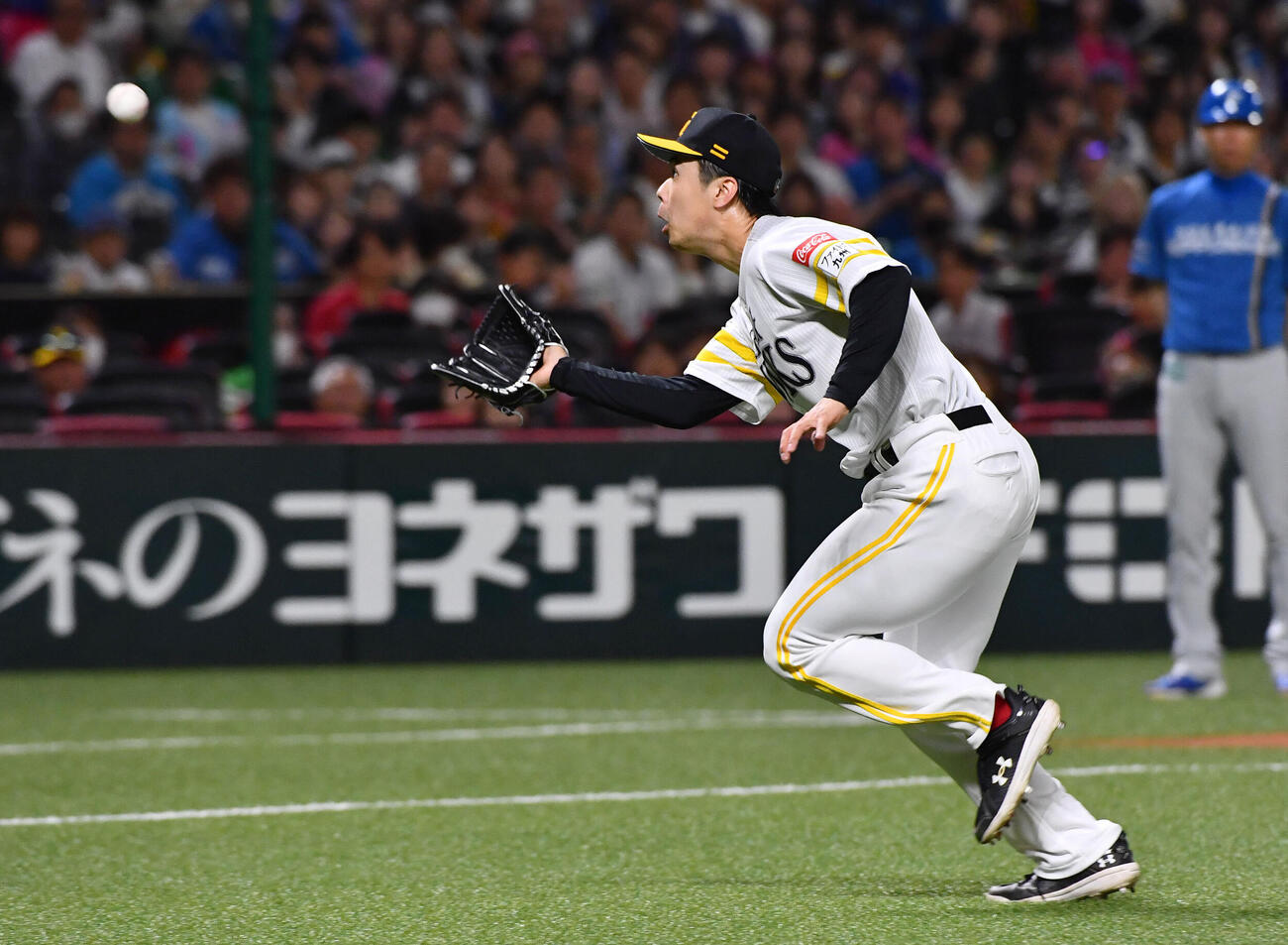 ソフトバンク日本ハム　1回表日本ハム1死、田宮裕涼を投飛に抑える松本晴（撮影・岩下翔太）