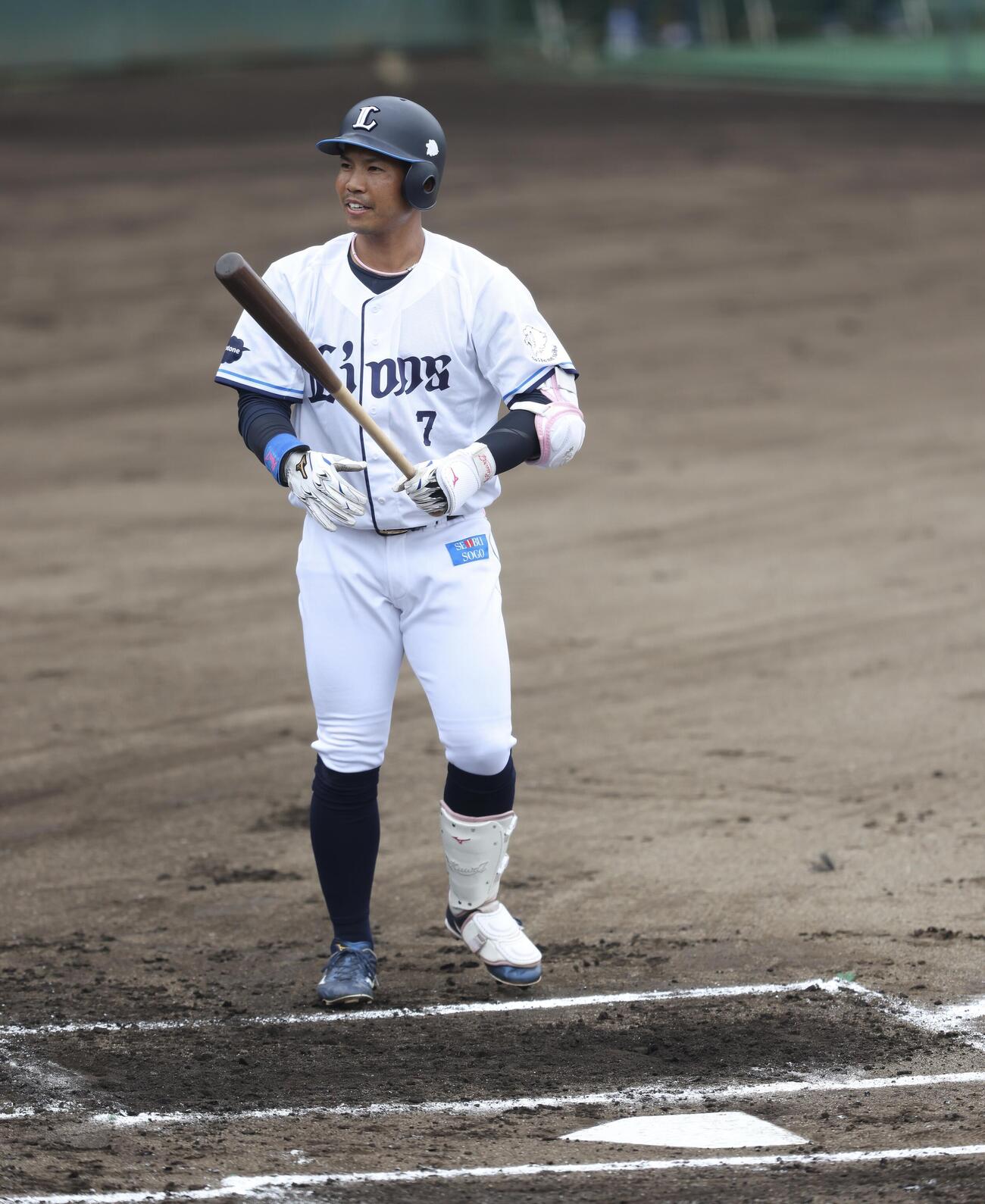 ファーム　西武対ロッテ　1回裏西武無死、打席に入る桑原将志（撮影・河田真司）
