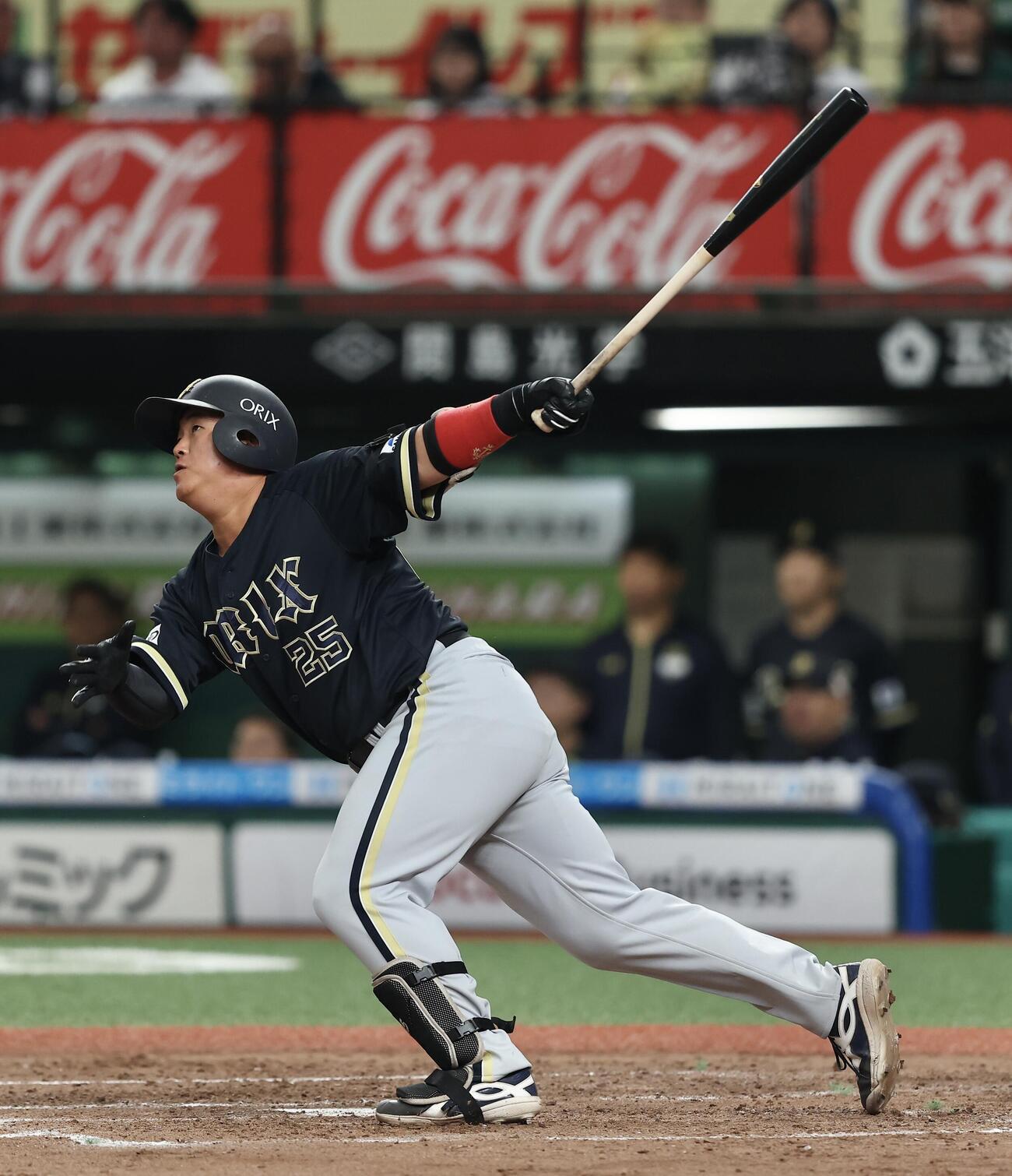 西武対オリックス　4回表オリックス1死一塁、二塁打を放つ内藤鵬（撮影・河田真司）