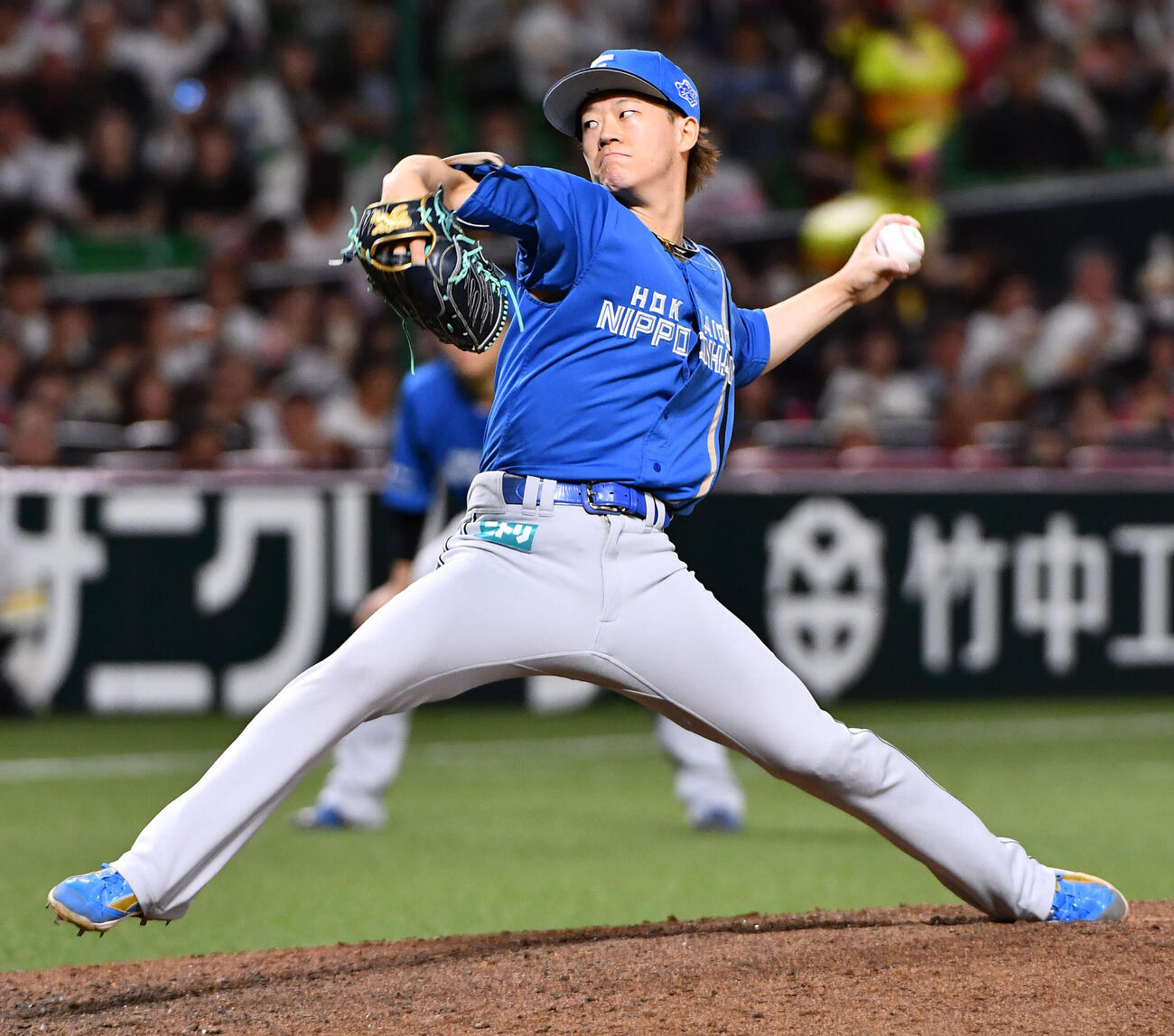 ソフトバンク日本ハム　8回裏ソフトバンク2死一、二塁から登板した、日本ハム6番手の矢沢宏太（撮影・岩下翔太）