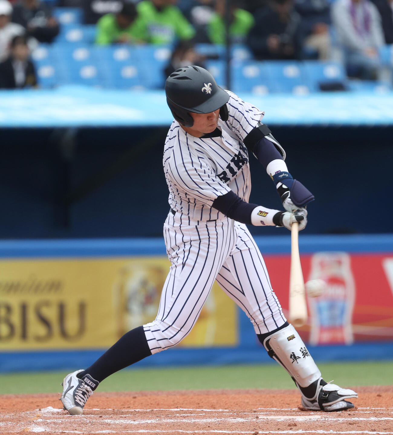 6大学野球　立大対東大　2回表立大無死、小林隼翔は中前安打を放つ（撮影・柴田隆二）
