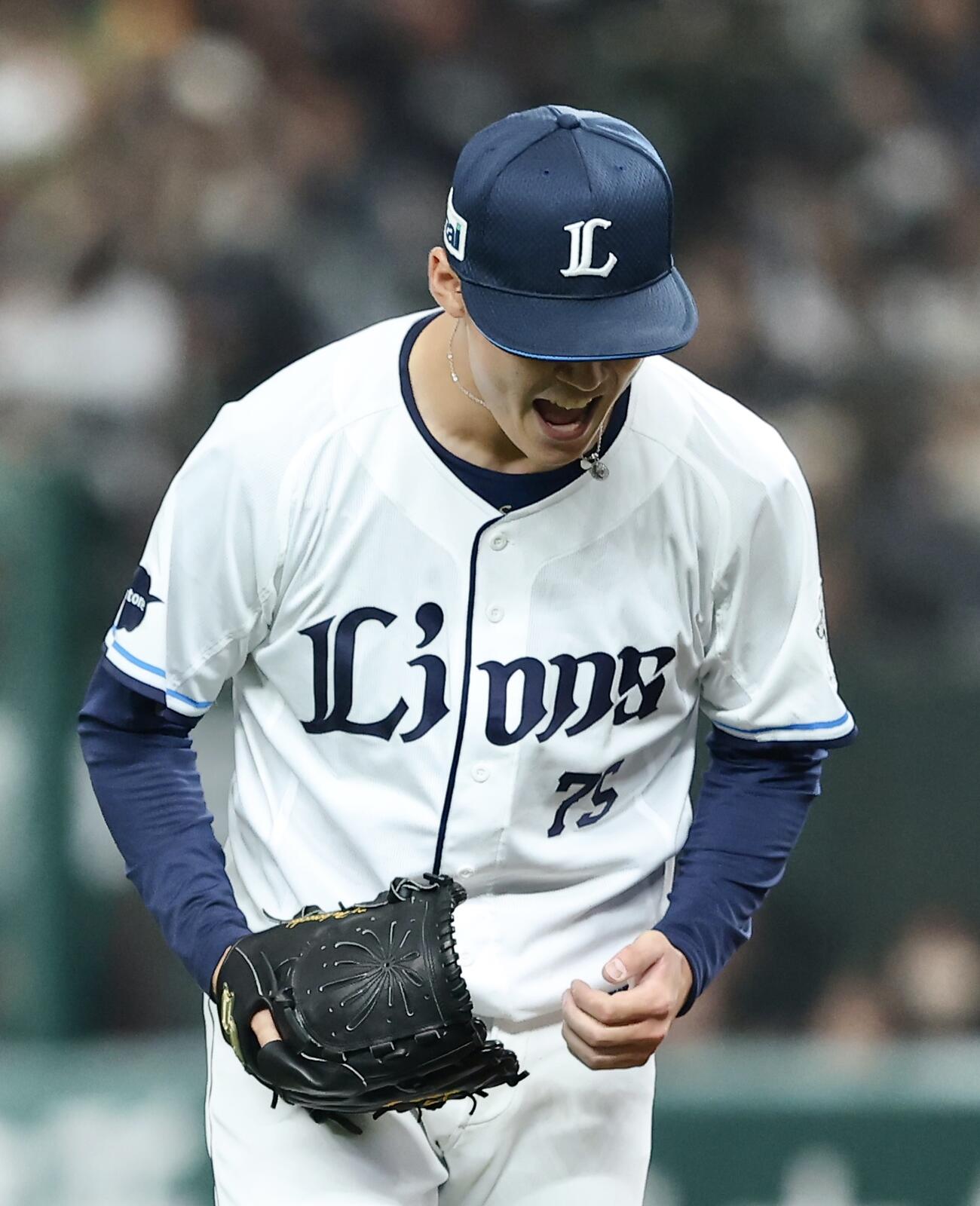 西武対オリックス　4回表を抑え雄たけびを上げる佐藤爽（撮影・河田真司）