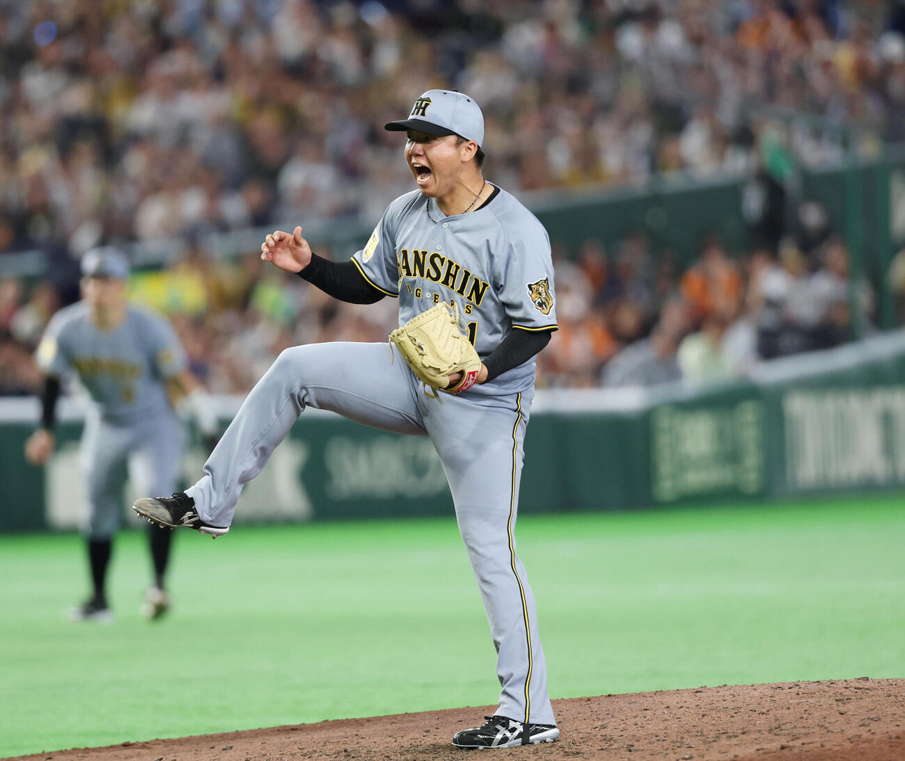 巨人対阪神　完封勝利し声を上げる阪神村上頌樹（撮影・増田悦実）