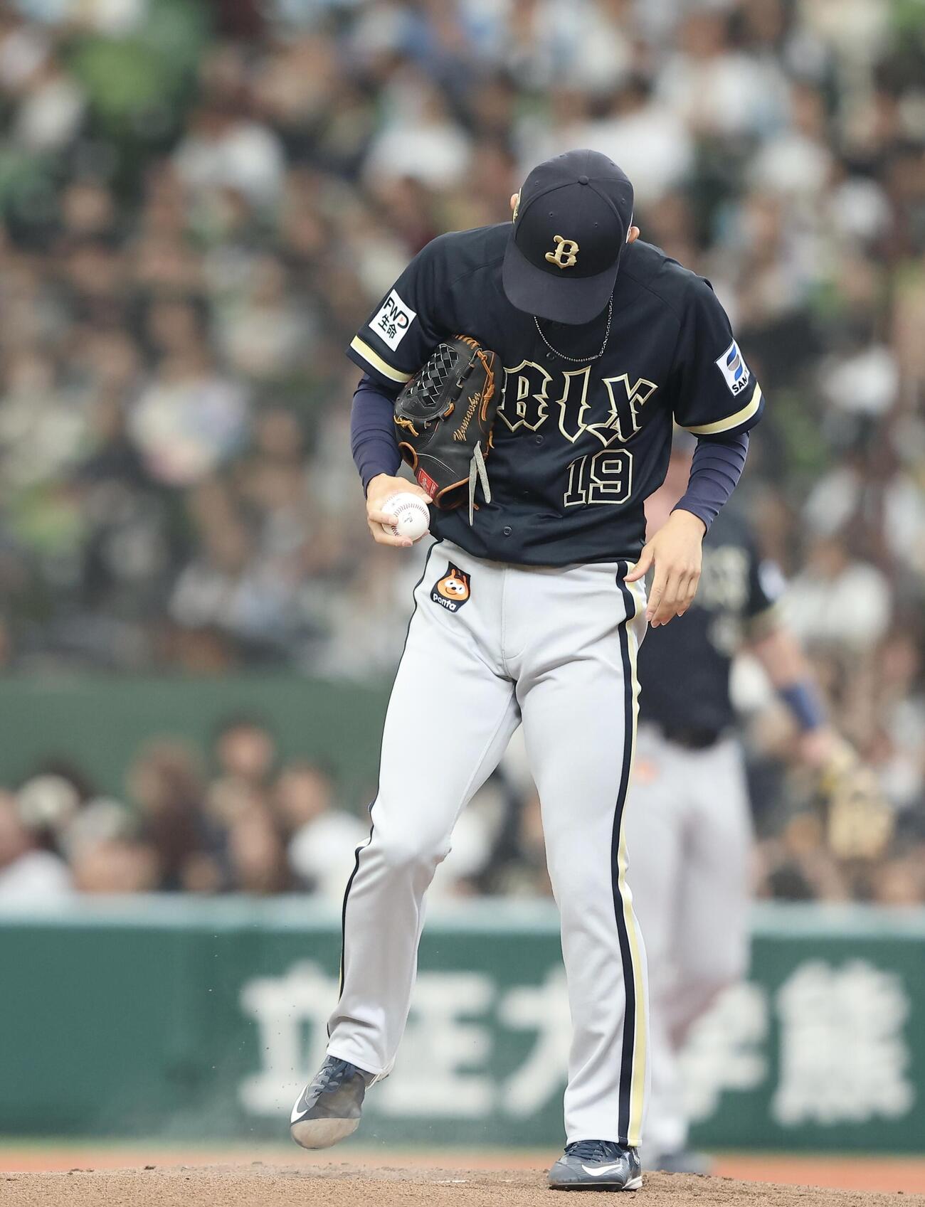 西武対オリックス　1回裏西武無死、カナリオに同点ソロ本塁打を浴びる山岡泰輔（撮影・河田真司）＝2026年5月24日