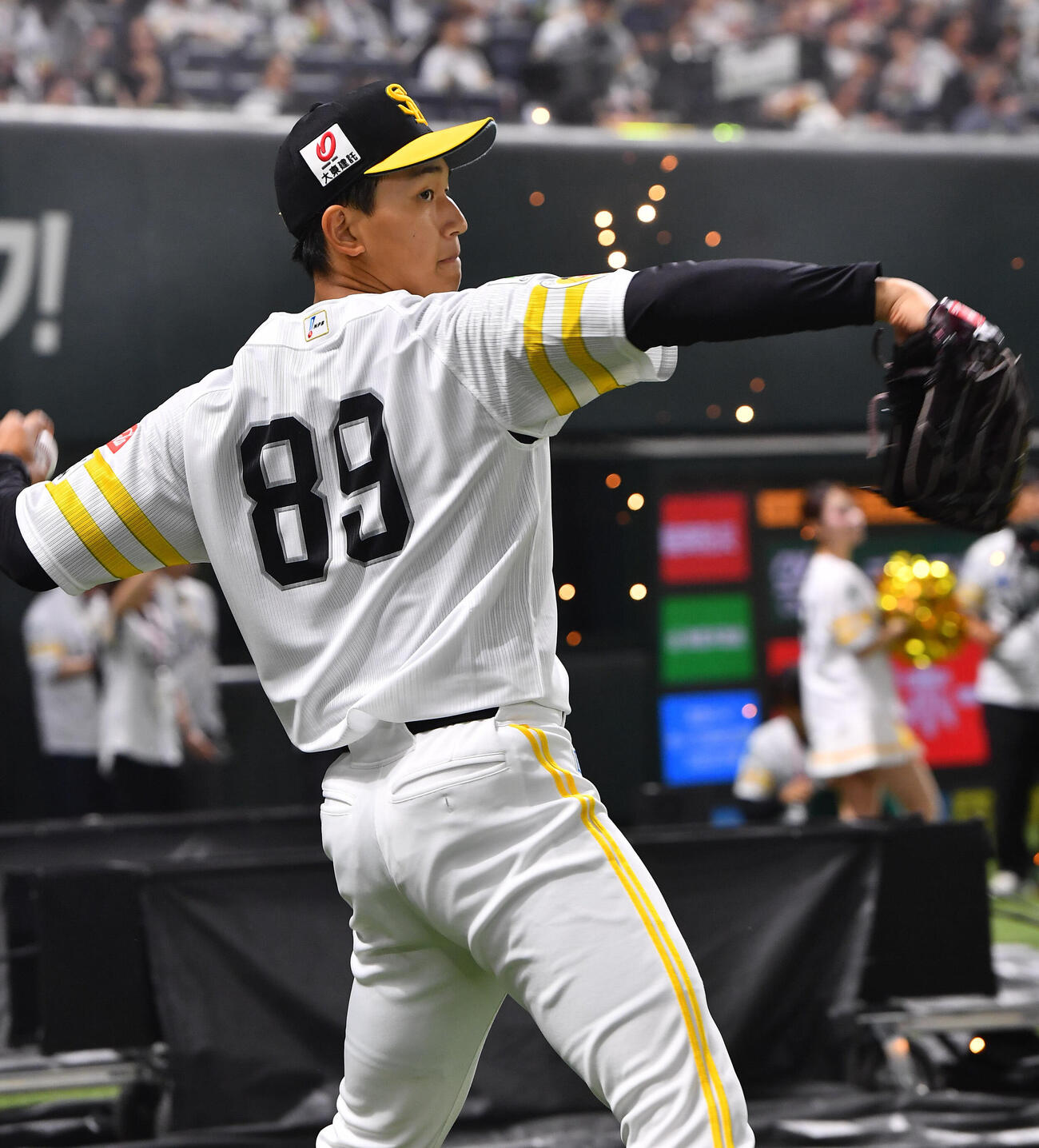 ソフトバンク対日本ハム　試合前、「OH SADAHARU LEGACY DAY」イベントで背番号89をつけてキャッチボールを行うソフトバンク前田悠伍（撮影・岩下翔太）