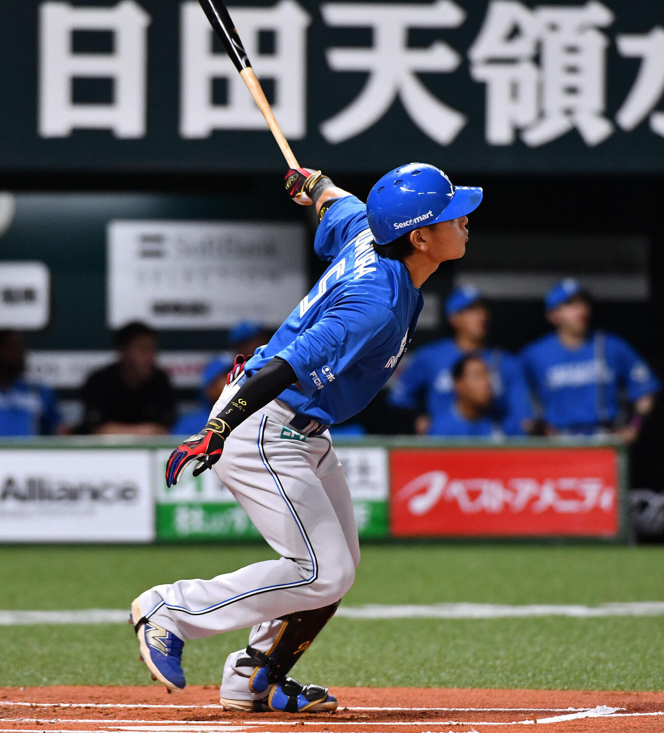 ソフトバンク対日本ハム　1回表日本ハム1死満塁、野村佑希は先制の左越え満塁本塁打を放つ（撮影・岩下翔太）