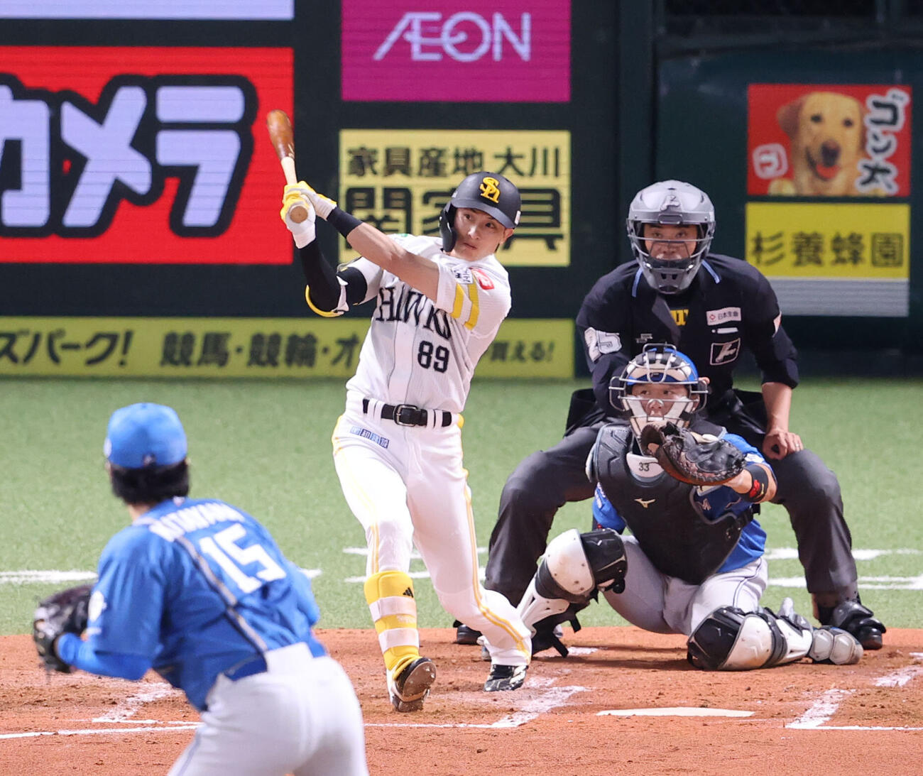 ソフトバンク対日本ハム　2回裏ソフトバンク2死満塁、周東佑京は右越えに同点となる3点適時三塁打を放つ（撮影・梅根麻紀）