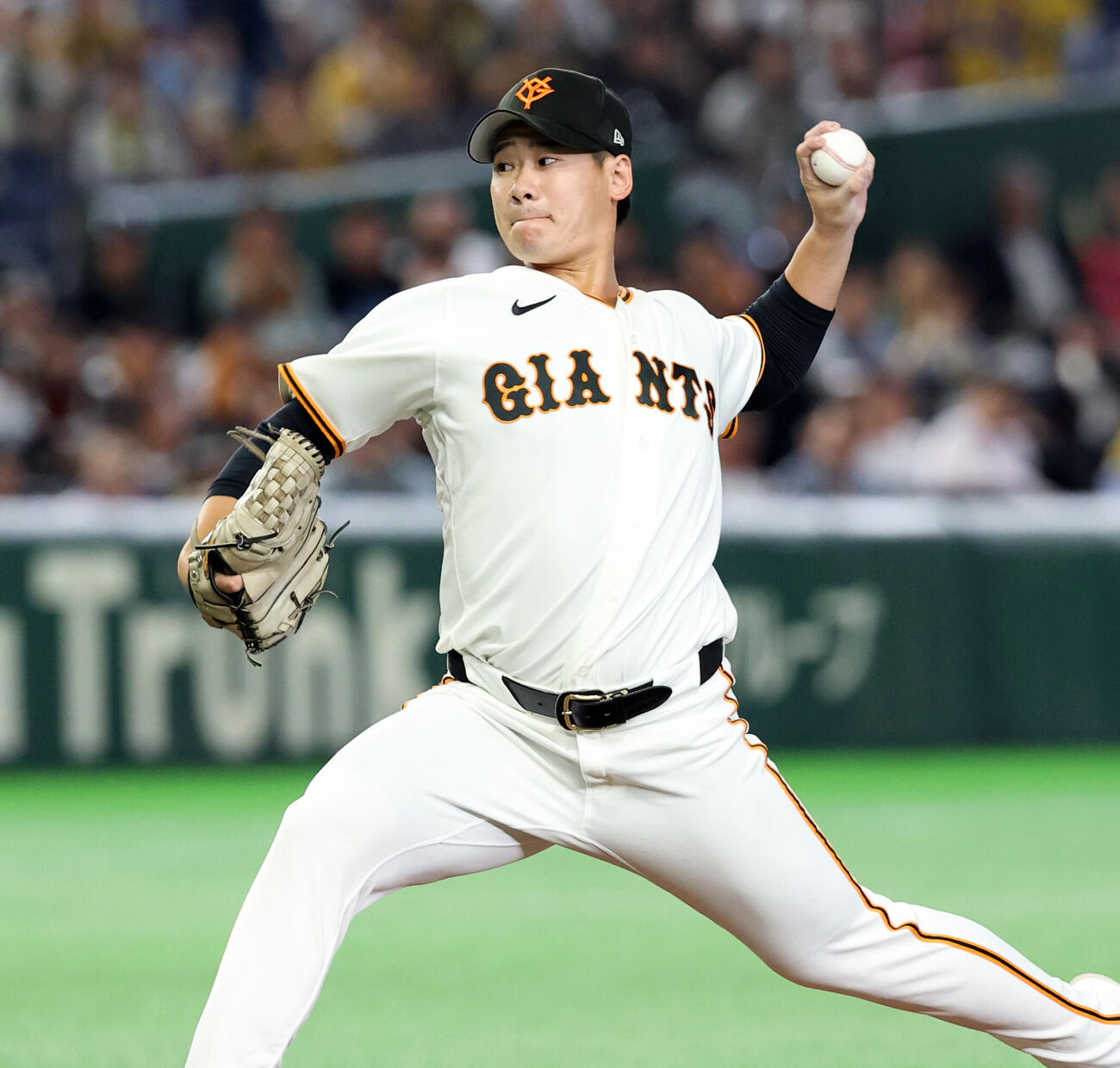 巨人対阪神　力投する巨人先発の井上温大