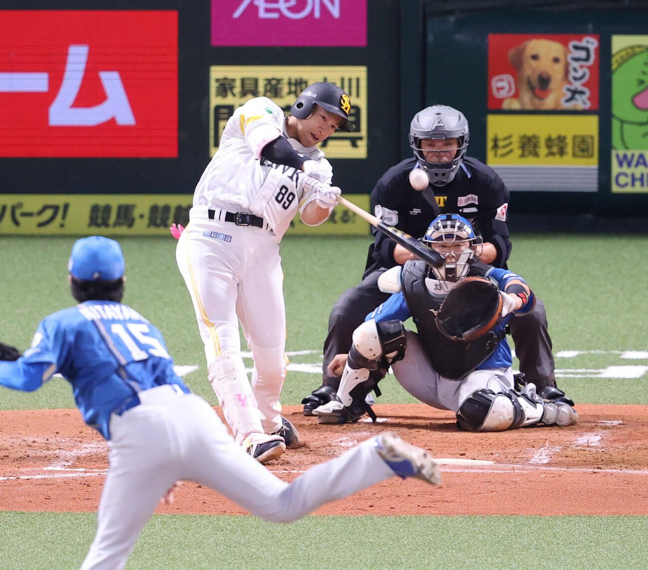 ソフトバンク対日本ハム　3回裏ソフトバンク無死一塁、柳田悠岐は中越えに勝ち越しとなる2点本塁打を放つ（撮影・梅根麻紀）
