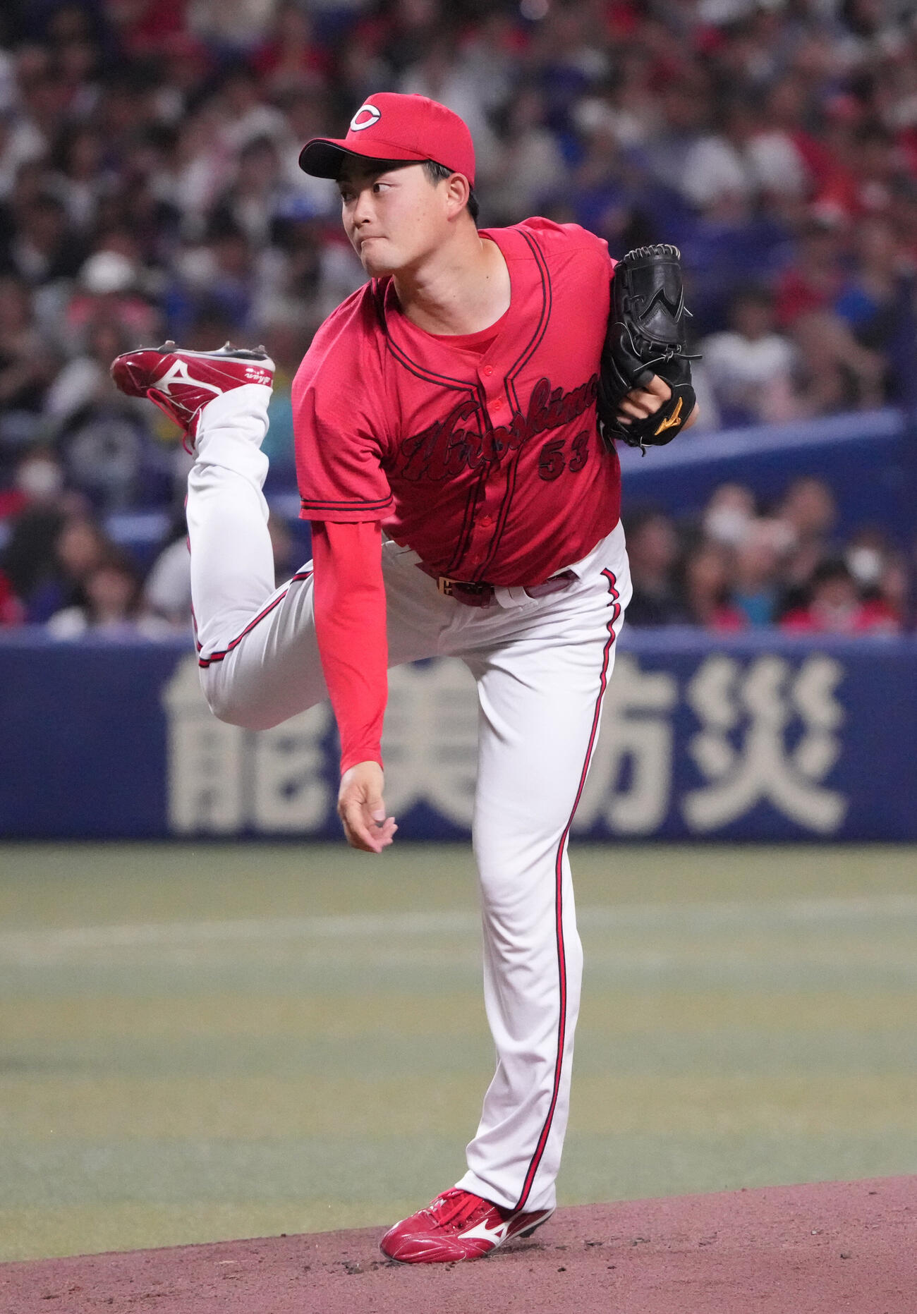 中日対広島　1回裏、登板する広島先発の岡本駿（撮影・森本幸一）＝2026年5月24日