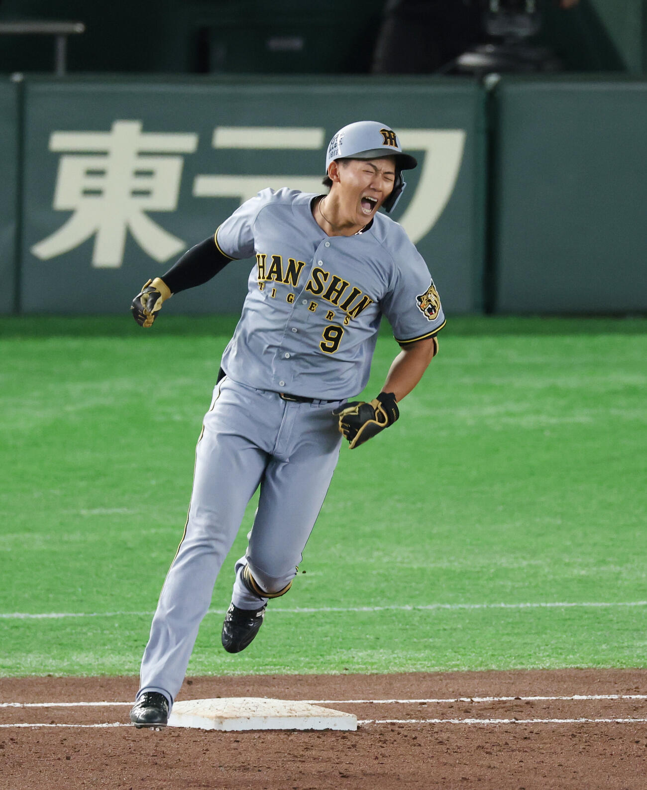 巨人対阪神　5回表阪神2死一塁、2点本塁打を放ち声を上げる立石正広（撮影・増田悦実）