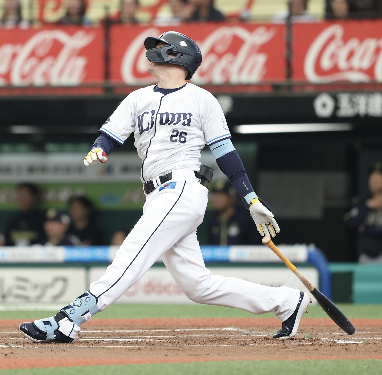 西武対オリックス　1回裏西武無死二、三塁、中犠飛を放つネビン（撮影・河田真司）＝2026年5月24日