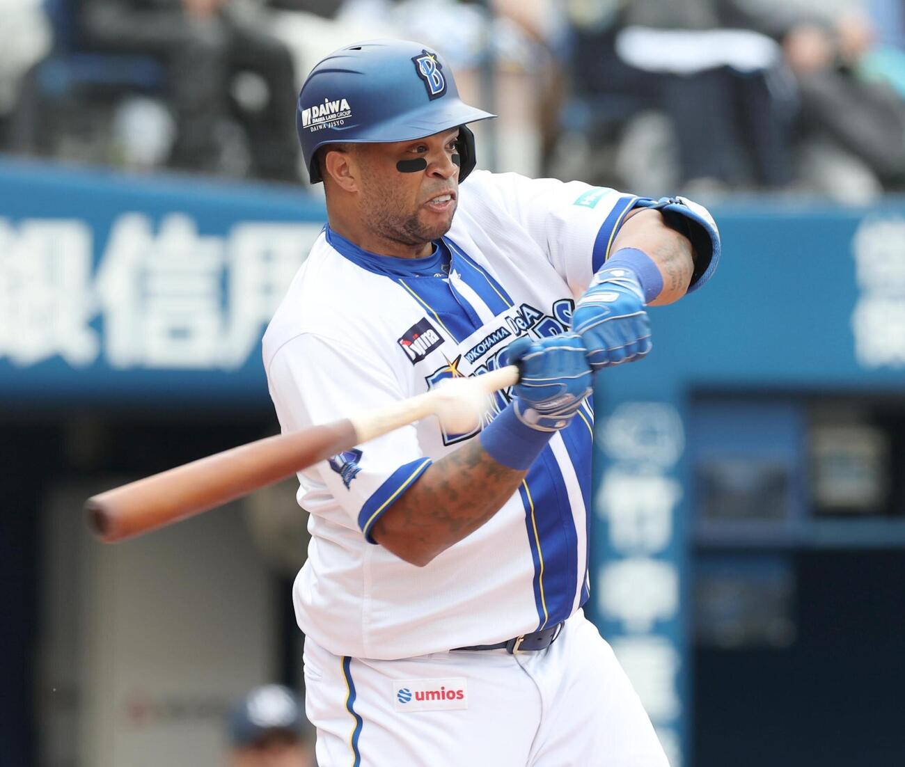DeNA対ヤクルト　7回裏DeNA2死、三振に終わるビシエド（撮影・黒川智章）