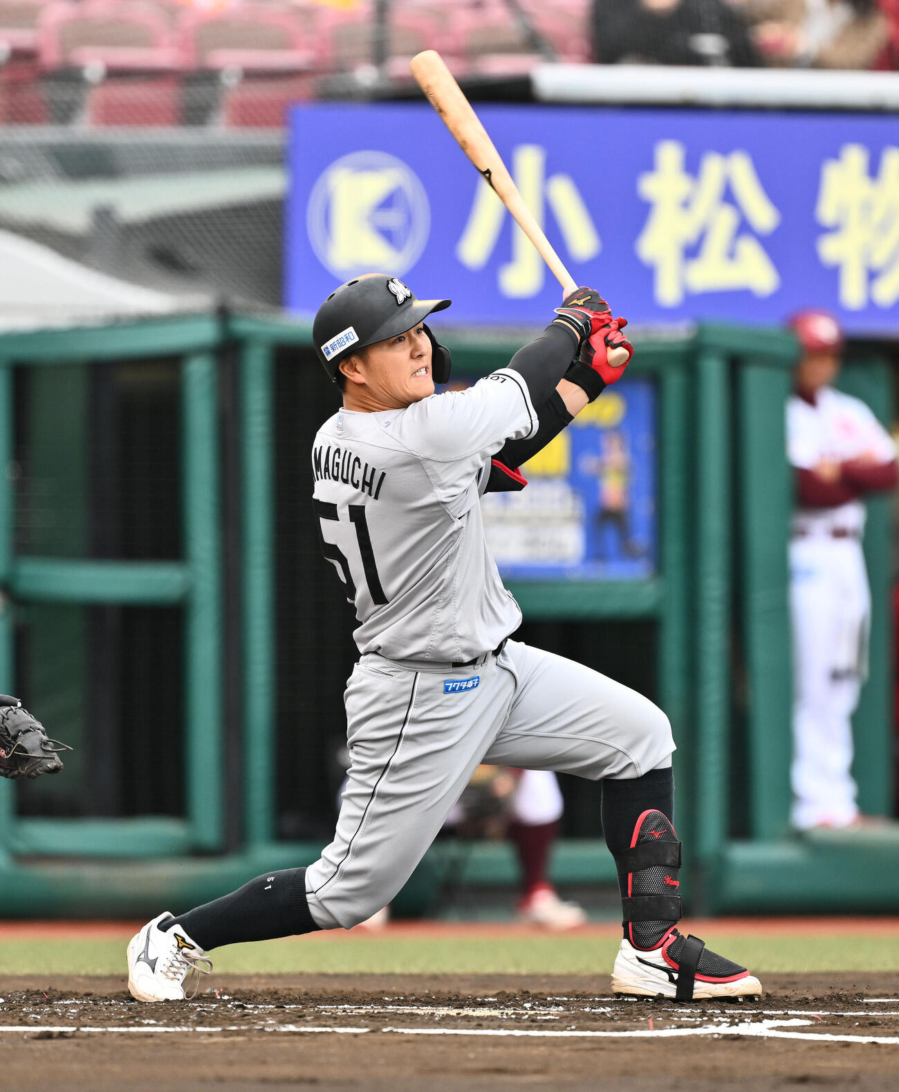 楽天対ロッテ　1回表ロッテ1死一、三塁、山口航輝は先制適時二塁打を放つ＝2026年5月24日（撮影・滝沢徹郎）　