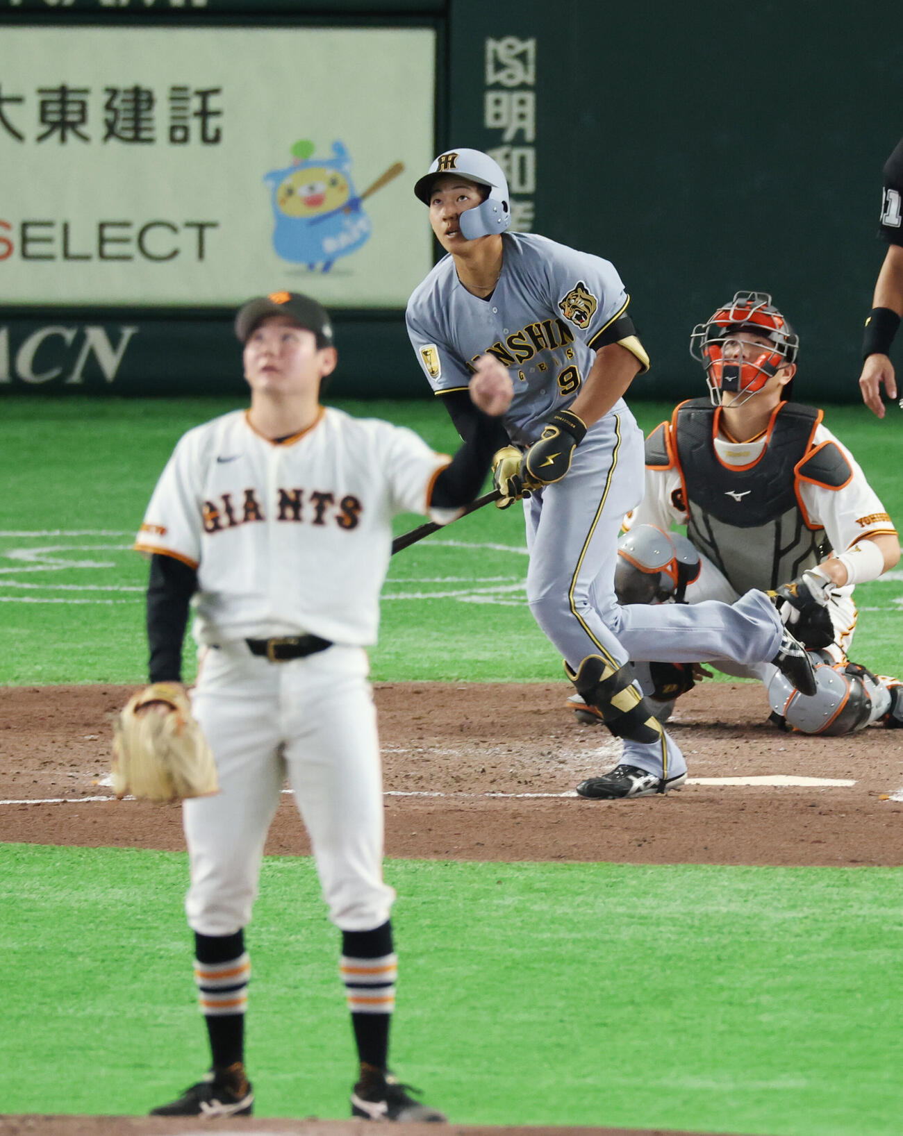 巨人対阪神　5回表阪神2死一塁、2点本塁打を放つ立石正広。投手は竹丸和幸（撮影・増田悦実）＝2026年5月24日